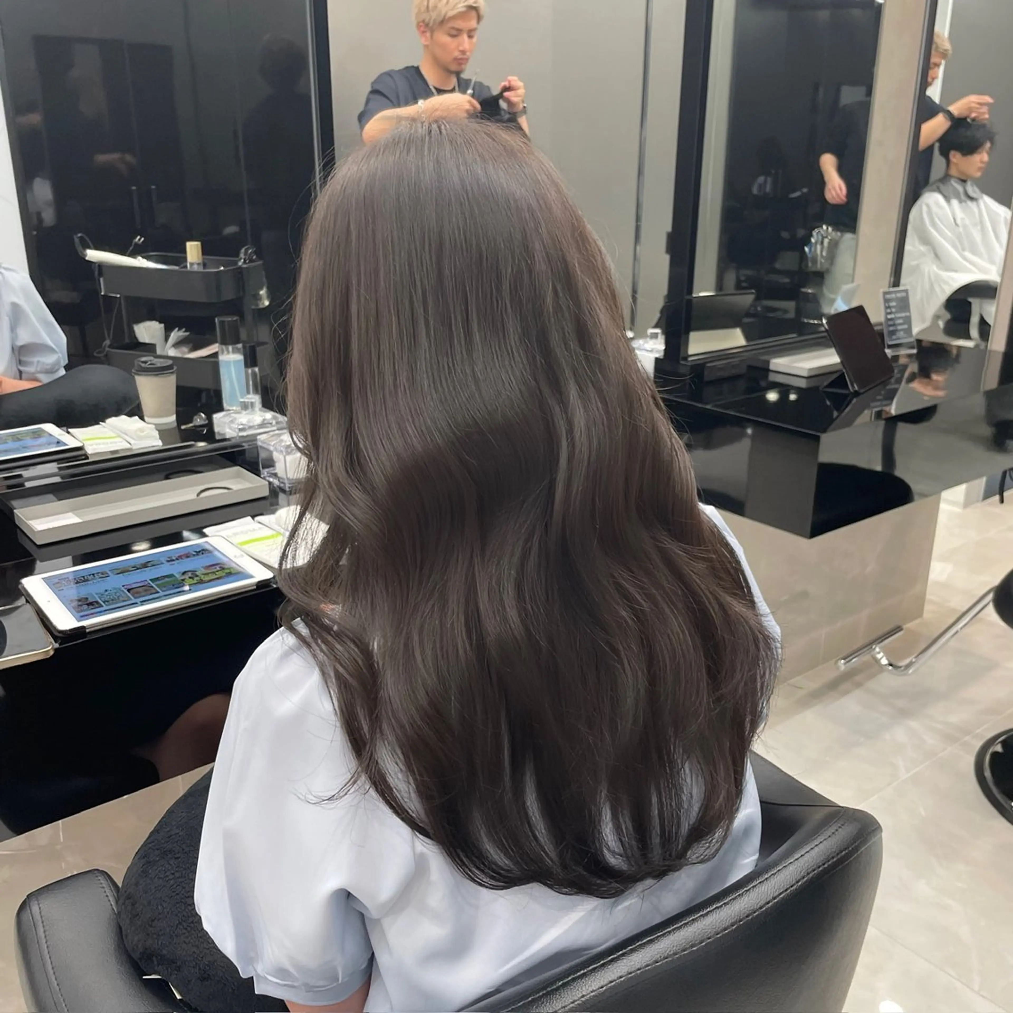 ロング カラー ヘアアレンジ 透明感カラー グレージュ オリーブグレージュ オリーブグレー ヘアカラー トリートメント HARUKI MINATO Japan SENDAI所属・🌈【透明感・韓国 ヘア】がっきー🌈のヘアスタイル