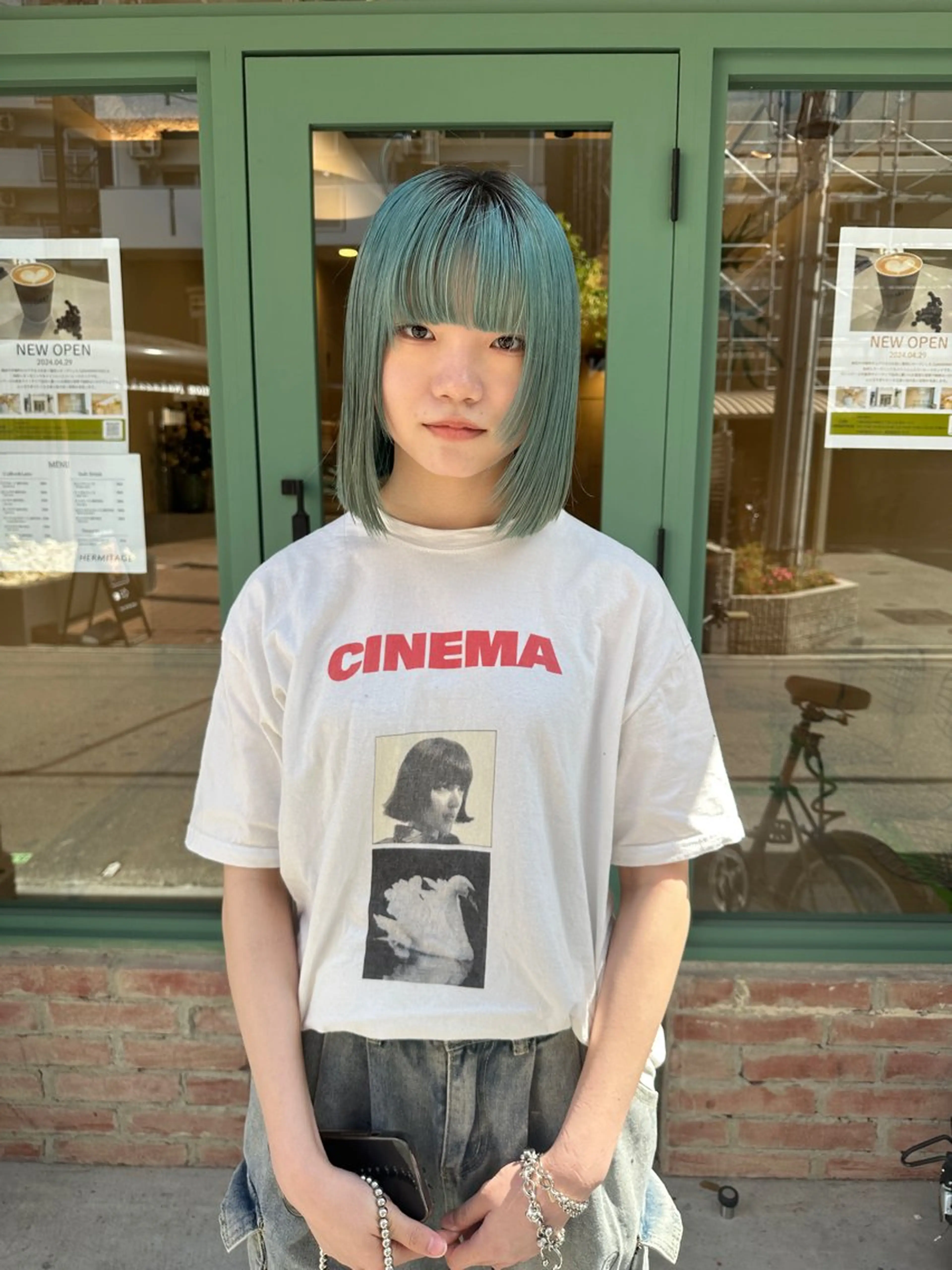 ショート カラー ブルーカラー SALOWIN  梅田茶屋町店所属・梅田/ベージュカラー /ブリーチカラーのヘアスタイル