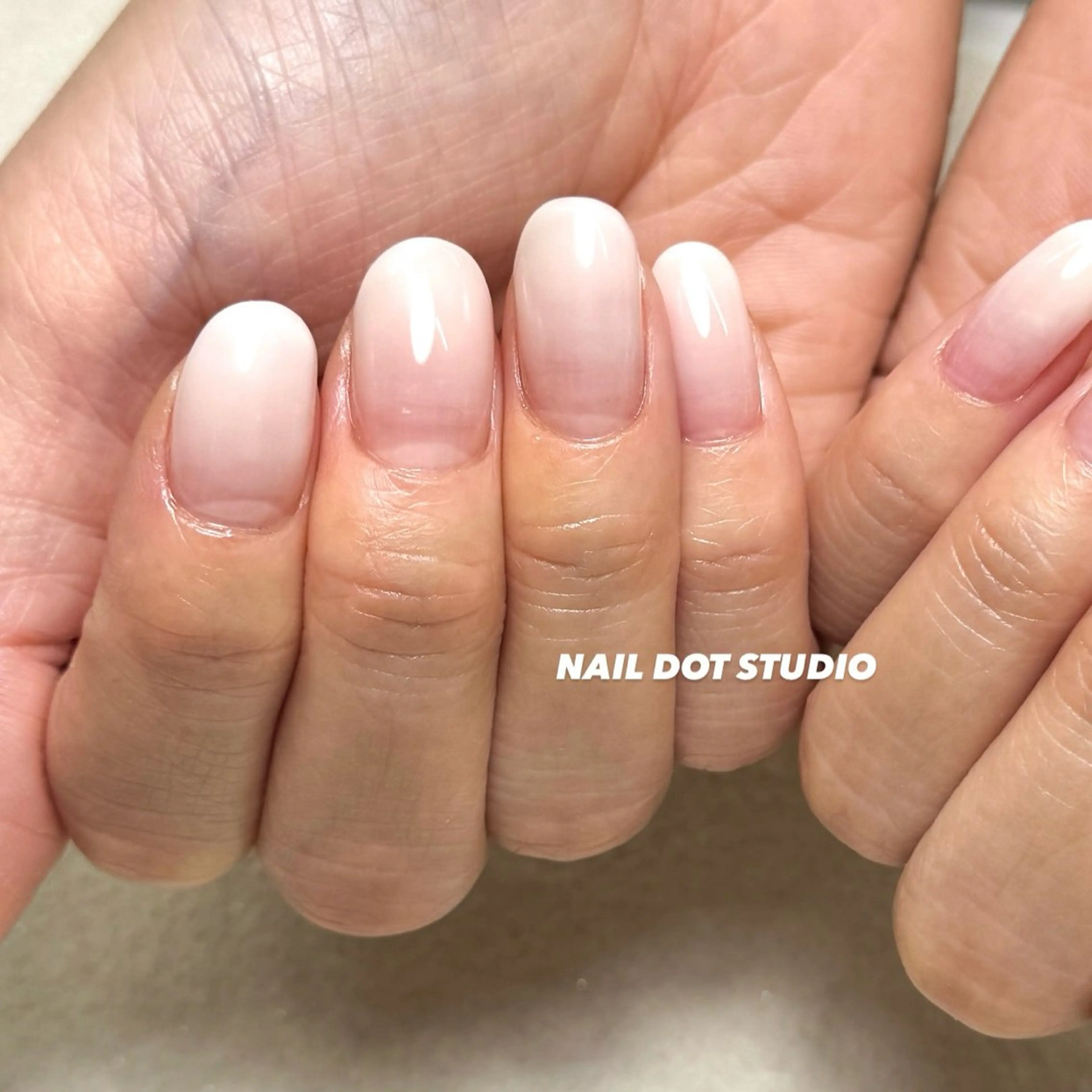 ネイル ハンドネイル NAILDOTSTU DIO SEINAのネイルデザイン
