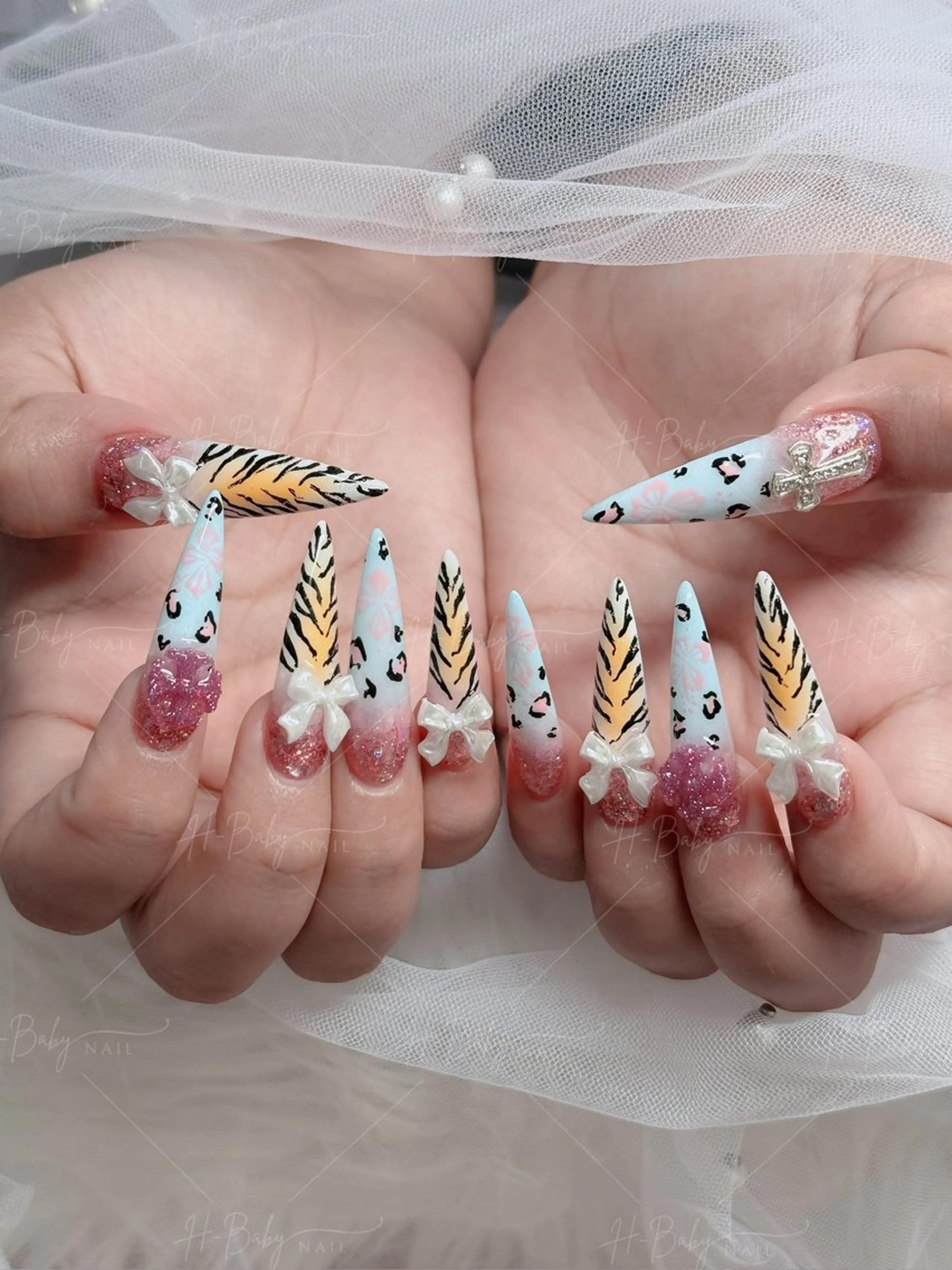 ネイル オーロラネイル フレンチネイル ジェルネイル ハロウィン 韓国ネイル ハンドネイル H.baby Nail Salonのネイルデザイン