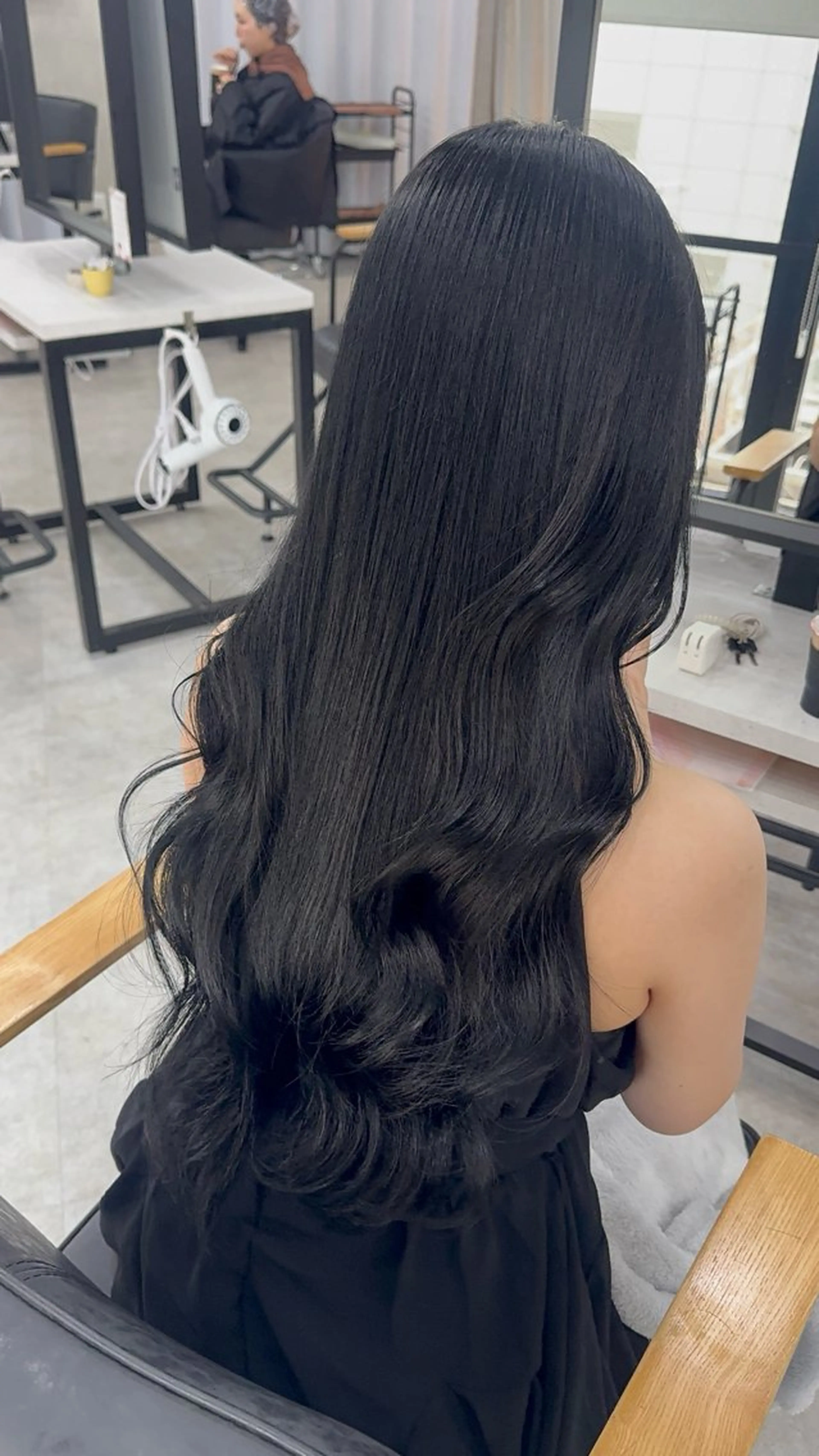 ロング カラー アッシュ アッシュブラウン ベージュカラー 黒髪 ブリーチ カット ヘアカラー トリートメント 赤み無し柔らかカラー 【梅田】madokaのヘアスタイル