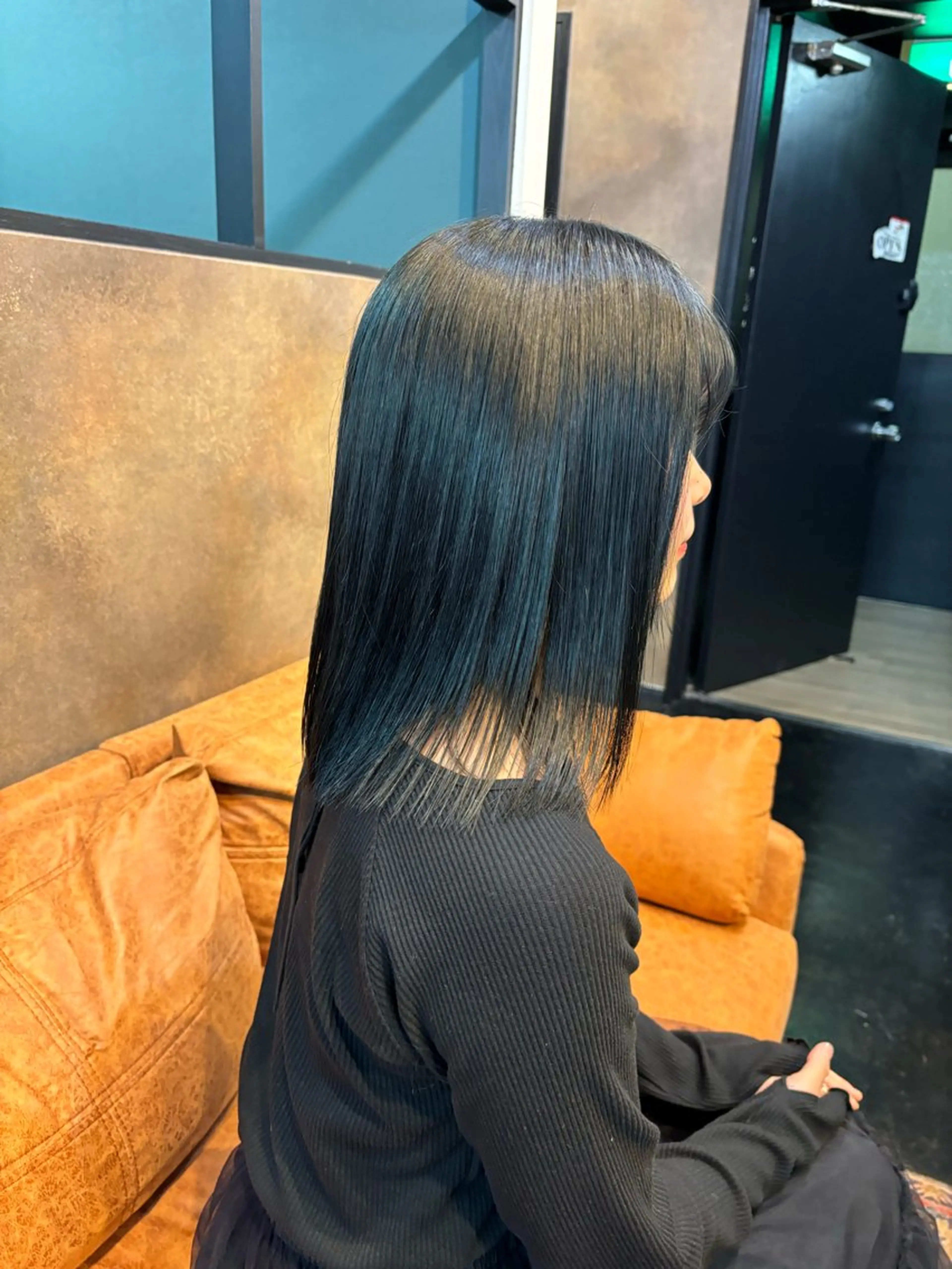 ミディアム カラー 黒髪 ブルーカラー ブルーブラック カット ヘアカラー トリートメント JYUI ハイトーン/デザインのヘアスタイル