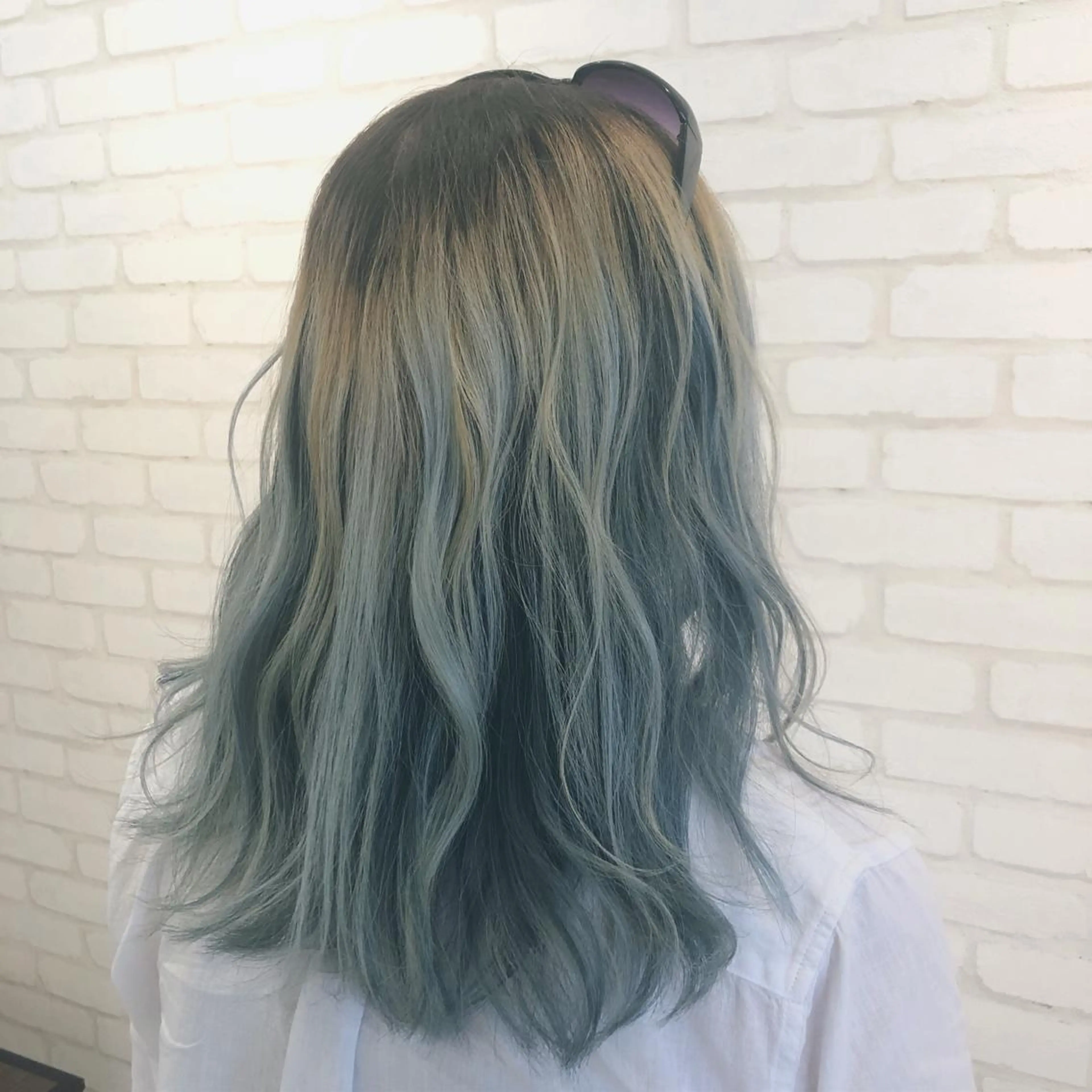 ロング カラー ブルーカラー PoNy所属・本間 隼人のヘアスタイル