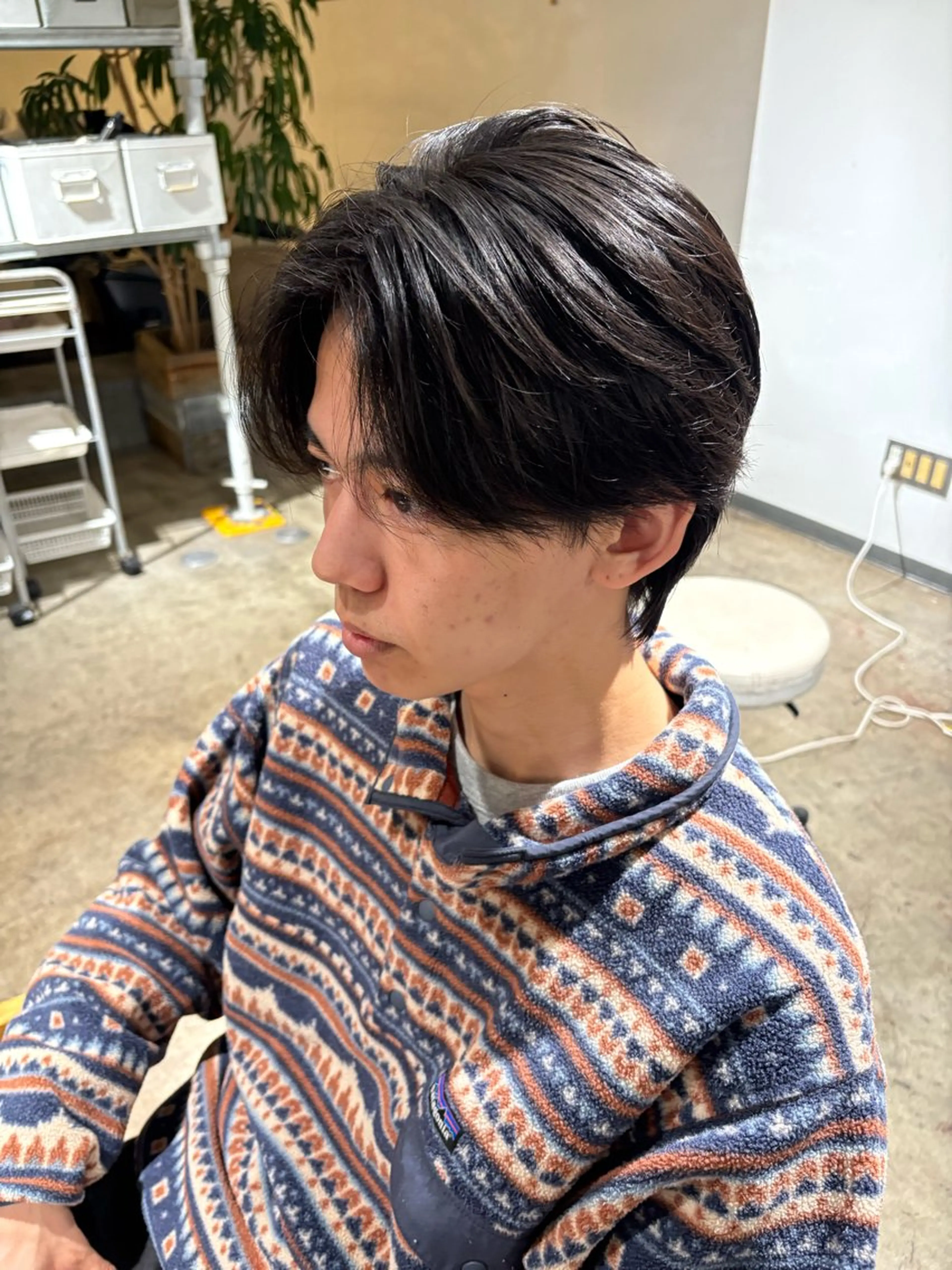 ショート パーマ メンズ センターパート ダウンパーマ フェザーパーマ カルマパーマ メンズ韓国風 カット フェザーパーマ癖毛 曲がる縮毛矯正森岡のヘアスタイル
