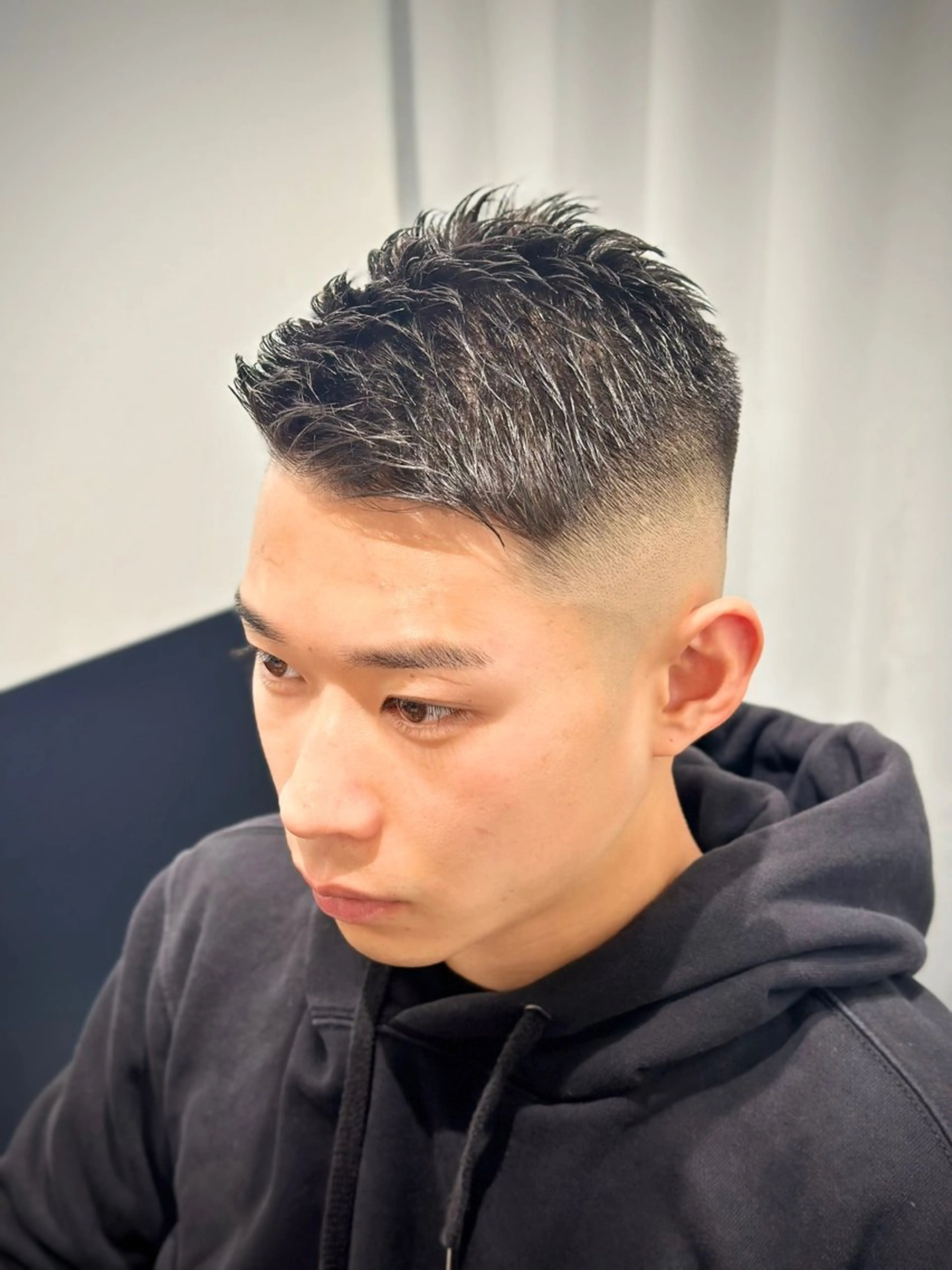 ショート メンズ フェードカット 眉カット 当日OK！メンズ 知念　新菜のヘアスタイル