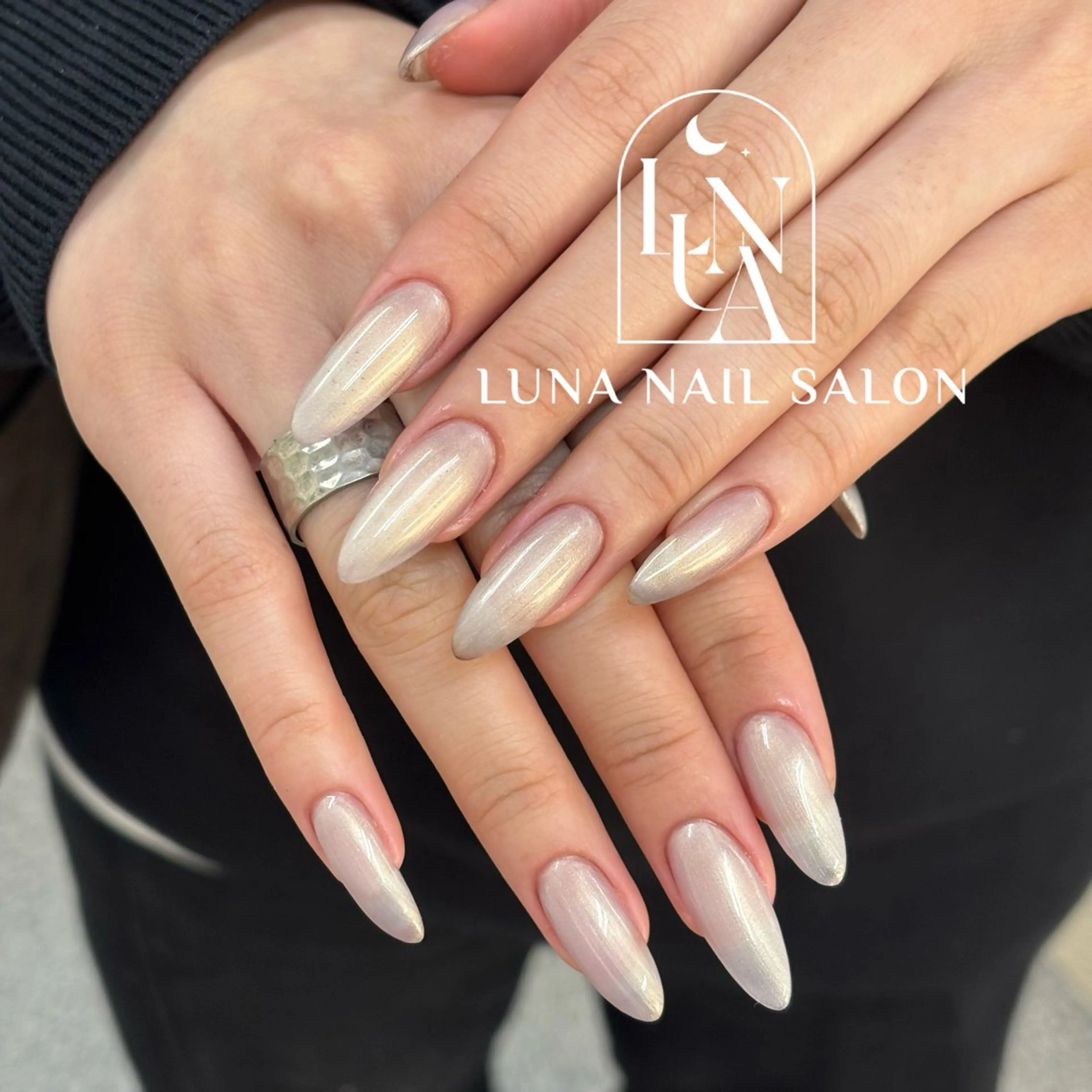 ネイル アートネイル フレンチネイル ジェルネイル ガラスフレンチ 韓国ネイル ハンドネイル ハンドケア LUNA Nail salon💕のネイルデザイン