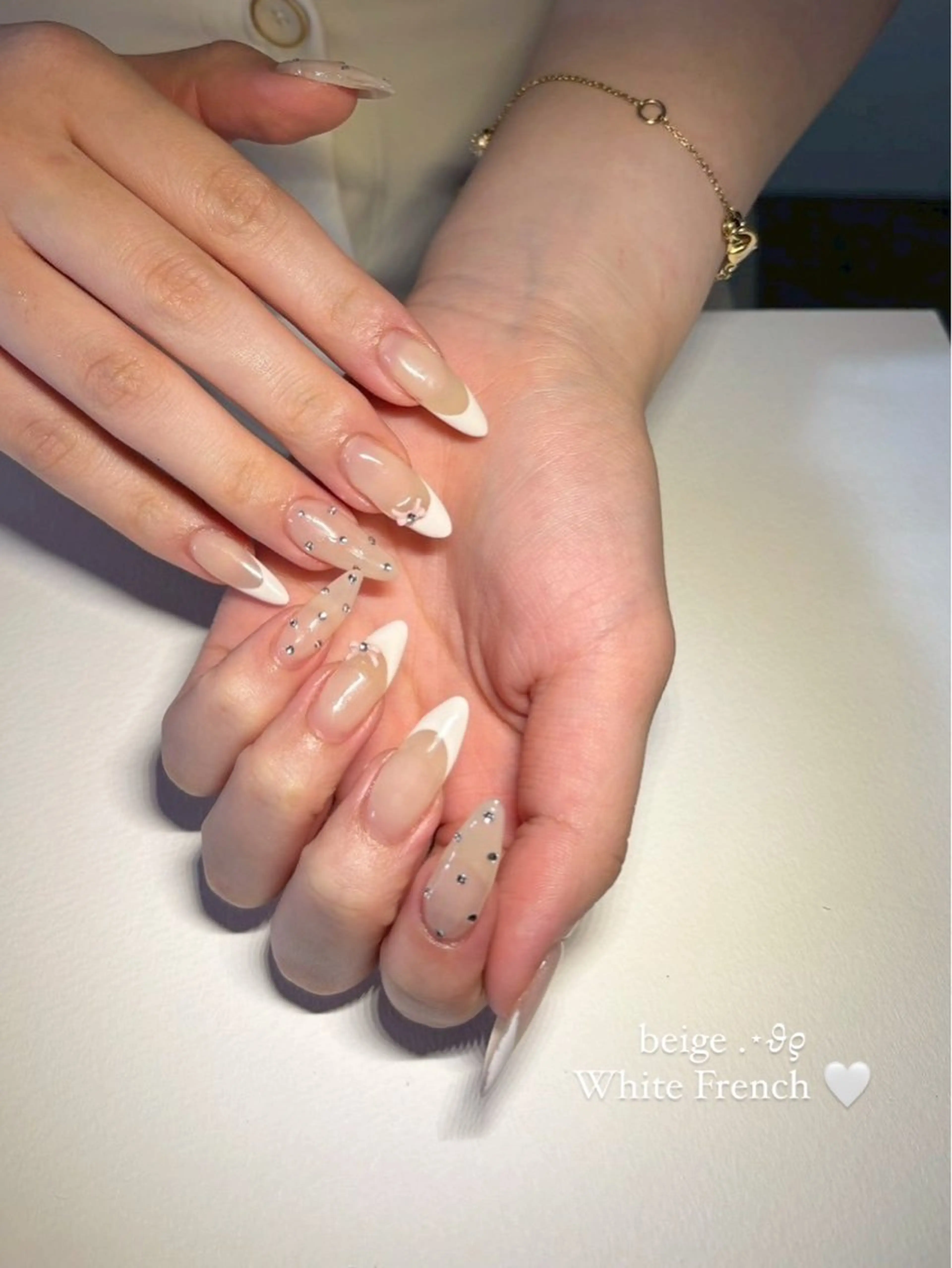 【オープン記念¥10,000→¥8,500】大人可愛いフレンチネイル🥂🖤(オフ無し)の写真