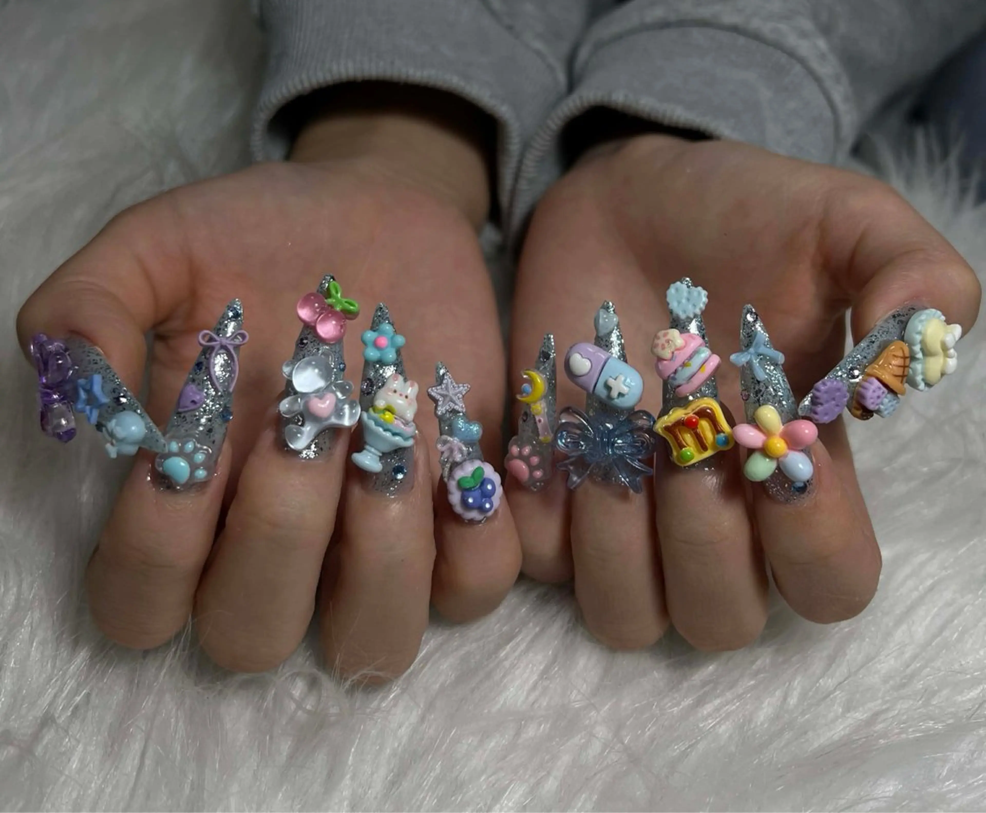 ネイル オーロラネイル クリアネイル 成人式 フラッシュネイル ジェルネイル ハンドネイル Amee Nailsalonのネイルデザイン