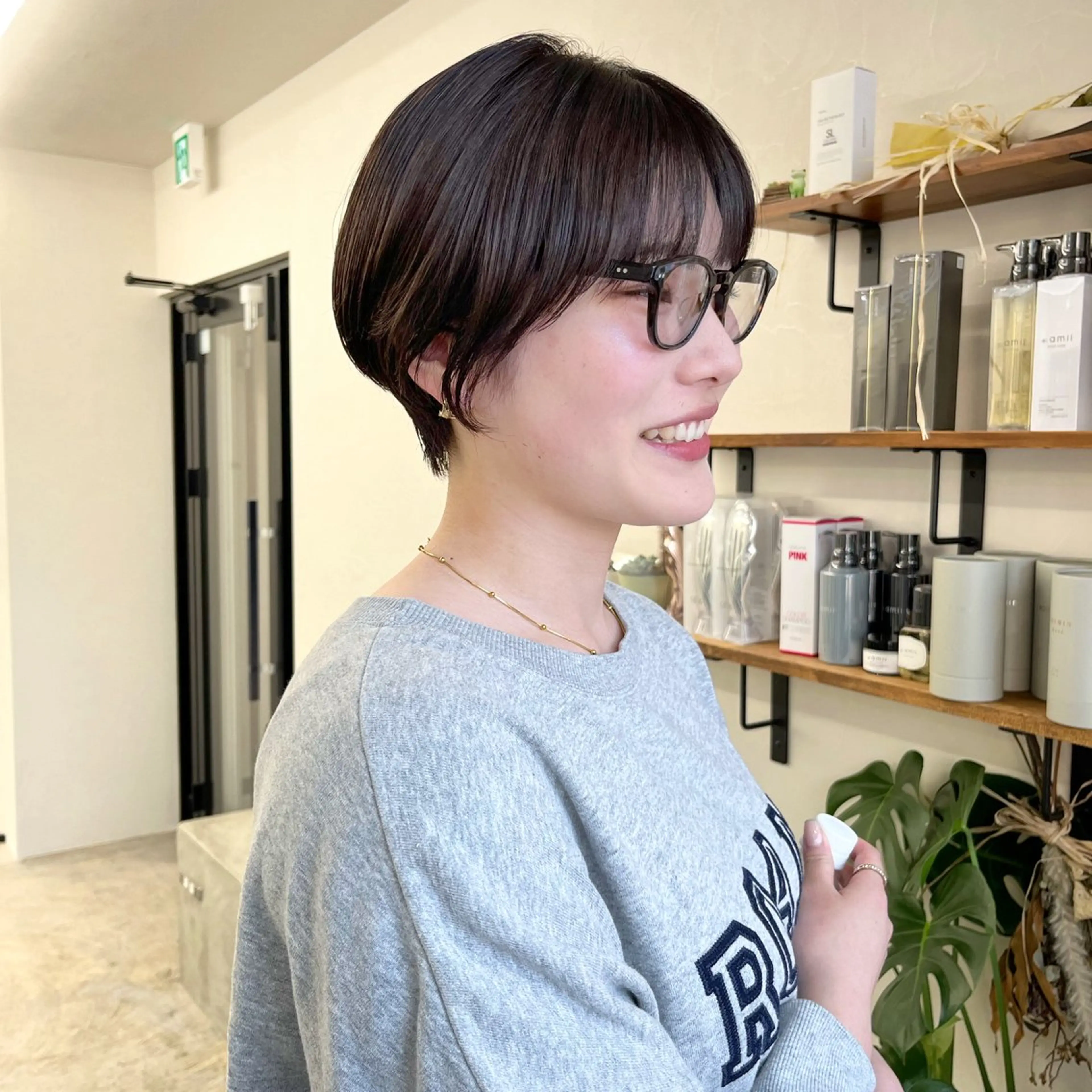 ショート カラー ブリーチ ブラウンカラー ブリーチなしカラー ボブ レイヤーカット カット トリートメント 朝がちょっと楽しくな るshort・bobのヘアスタイル