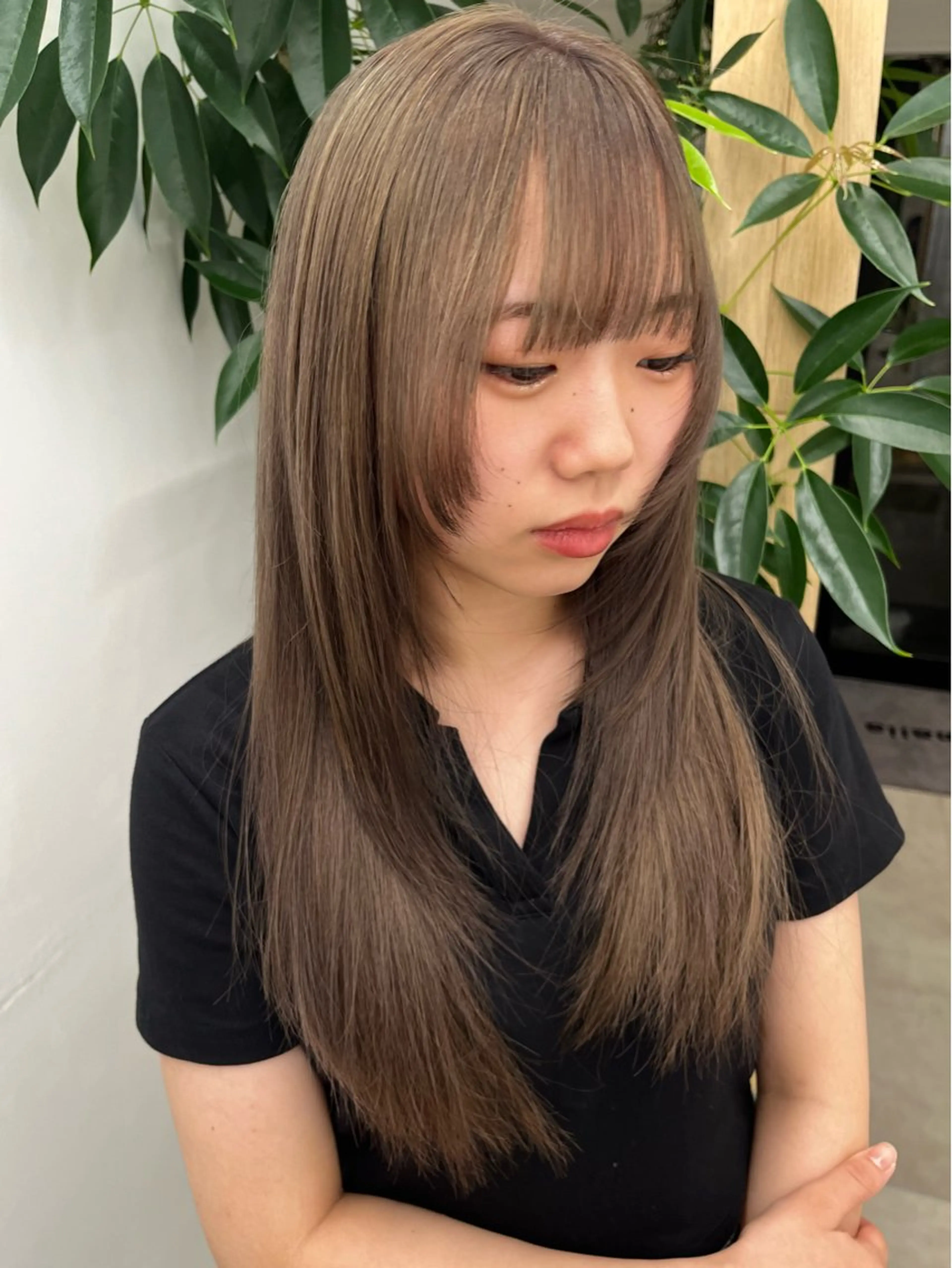 セミロング カラー ベージュカラー ブリーチ ダブルカラー レイヤーカット ヨシダ トモキのヘアスタイル