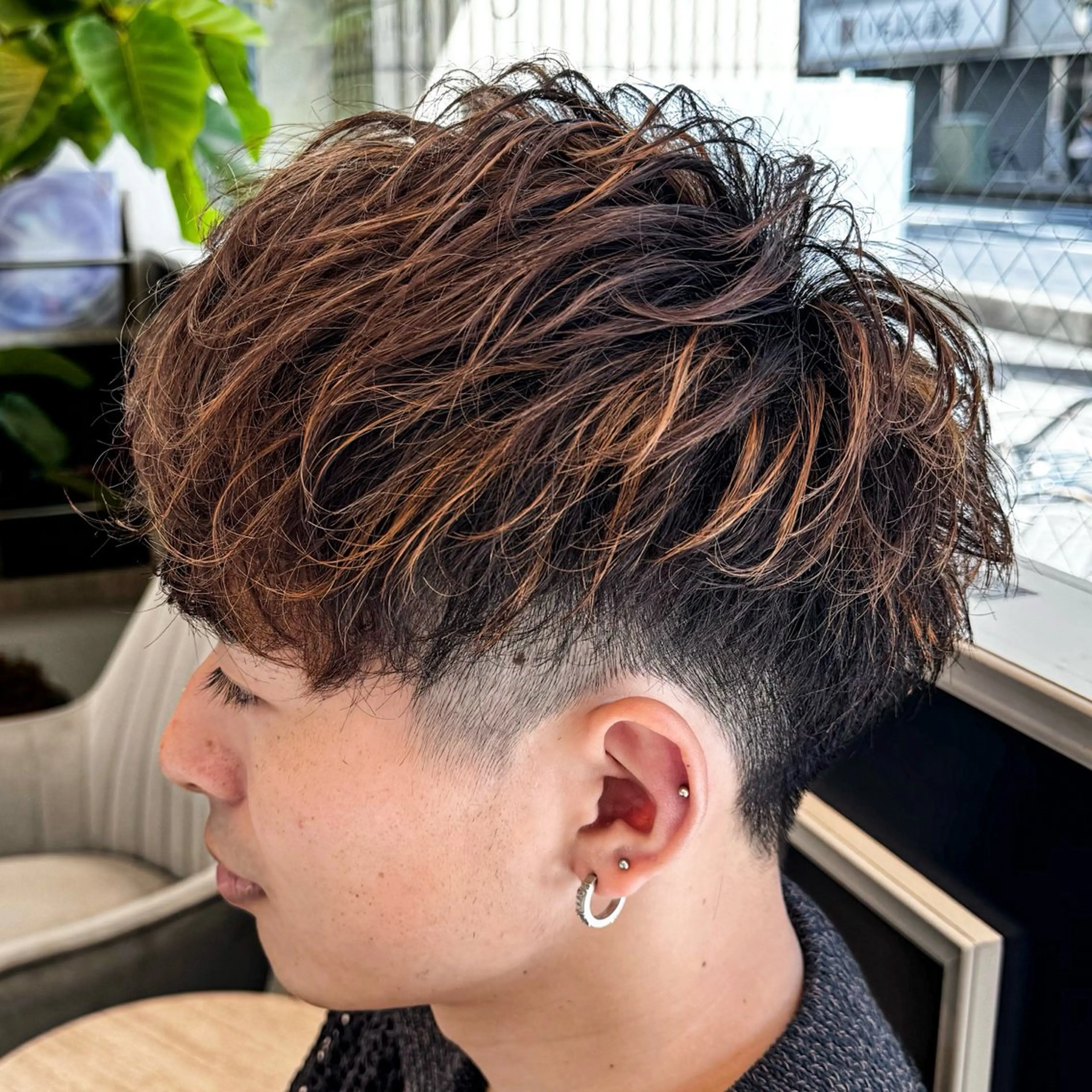 ショート カラー メンズ メンズハイライト ハイライトカラー オレンジ ハイライト ヘアカラー 吉田 新平のヘアスタイル