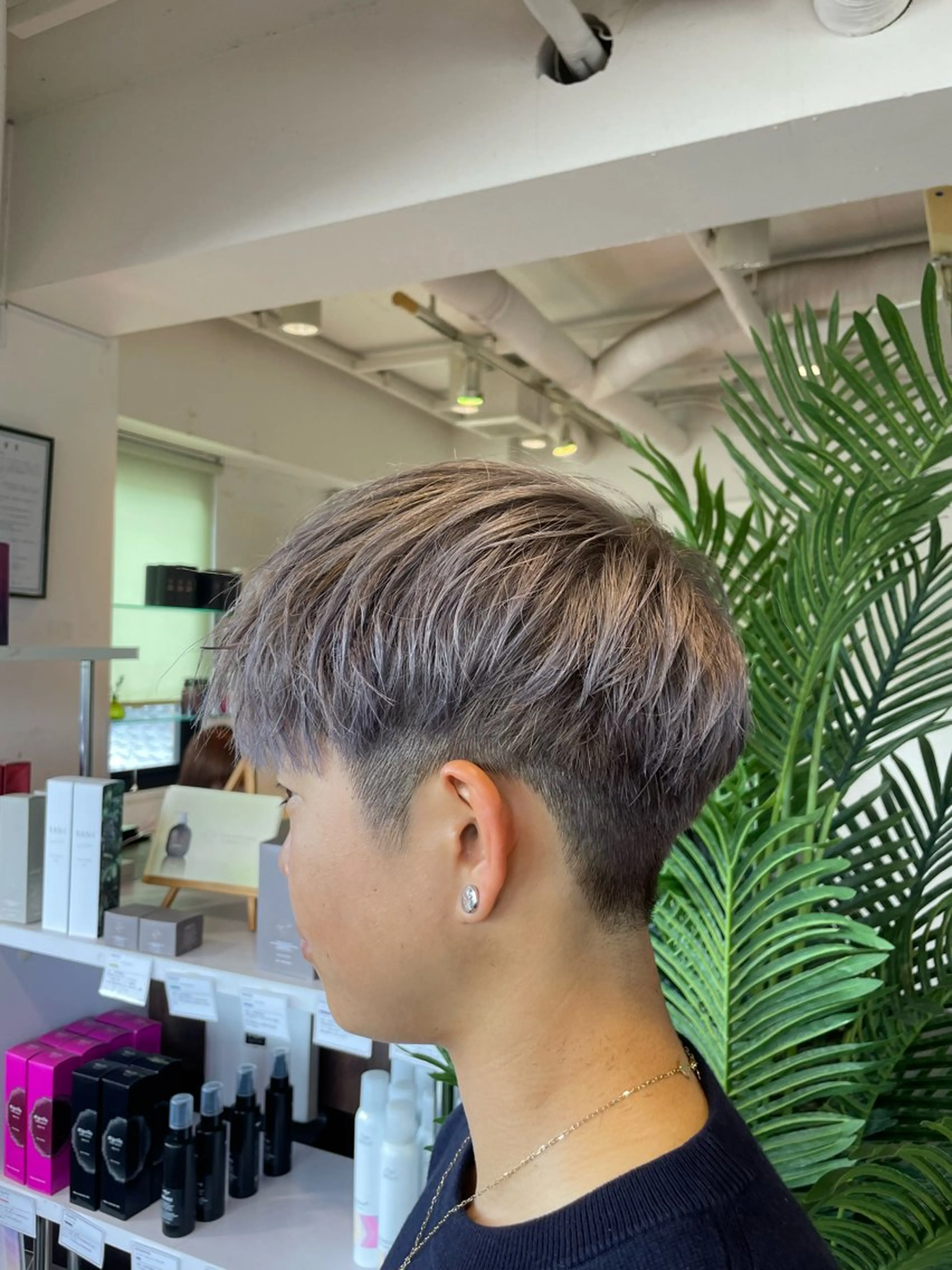 カラー メンズ アッシュ アッシュグレー カット ヘアカラー 佐藤 綾郁のヘアスタイル