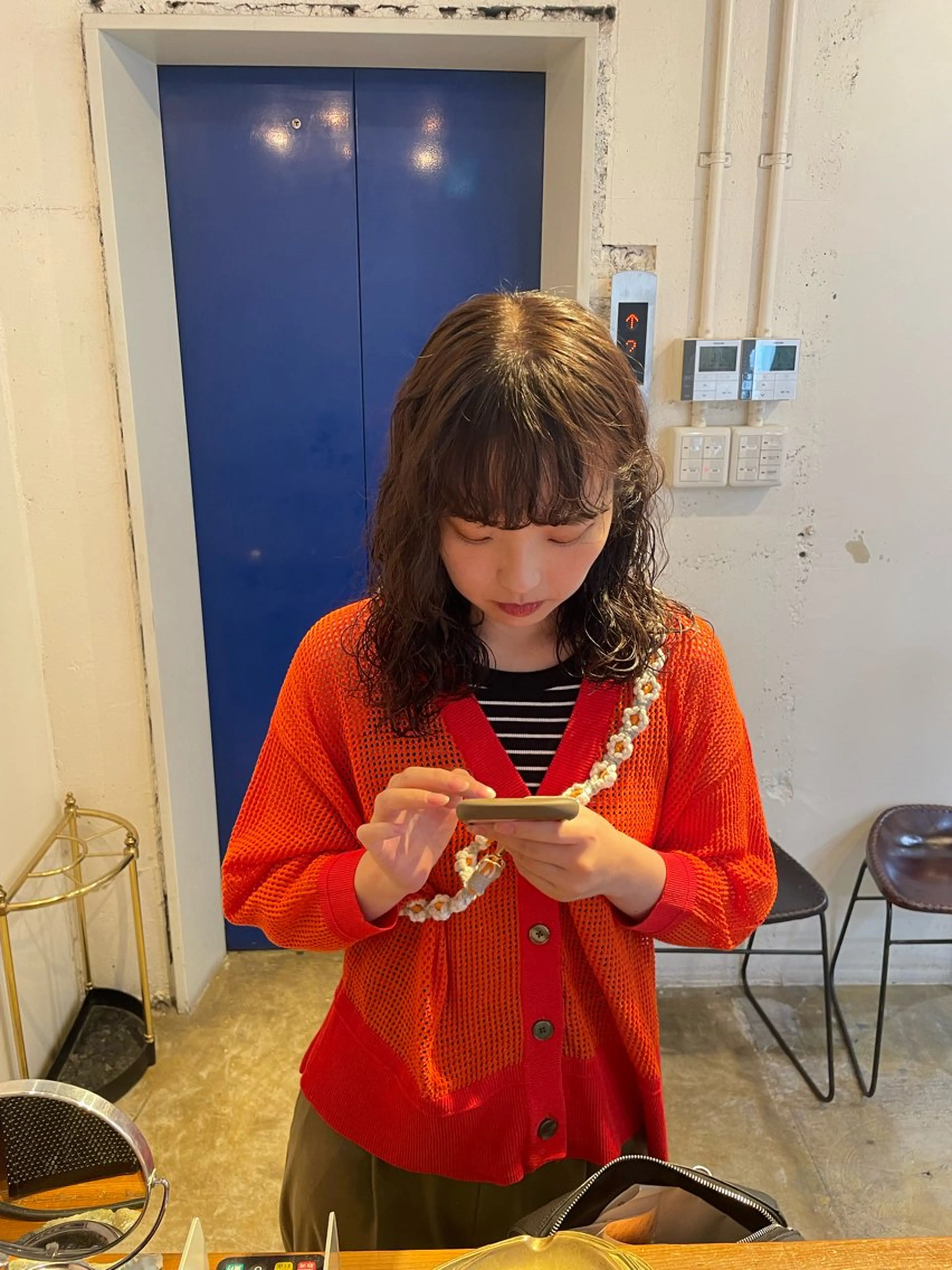 ミディアム カラー パーマ ミディアムパーマ カット ヘアカラー パーマ トリートメント MIOベージュカラー 柔らかいカラーのヘアスタイル