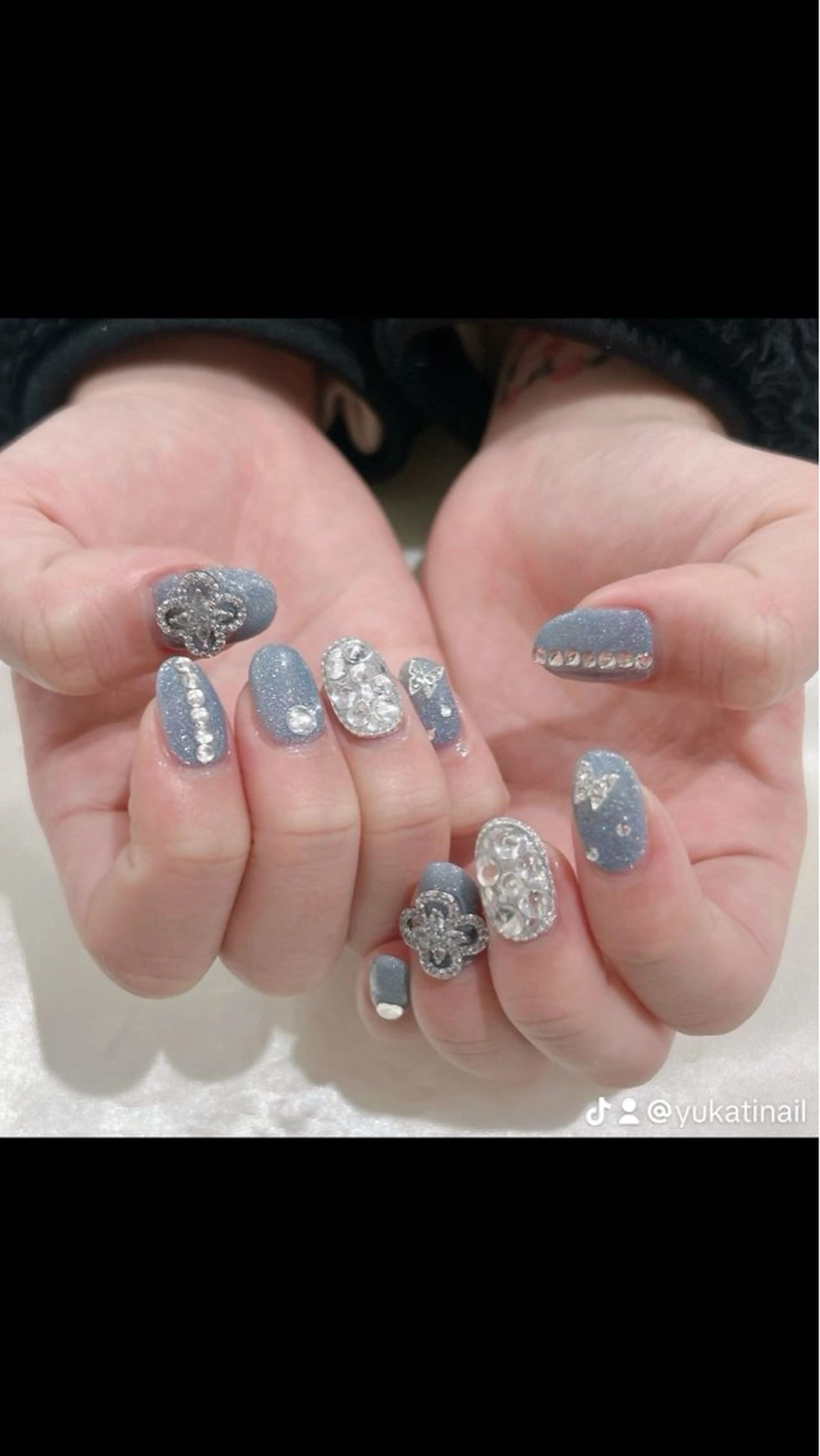 ネイル ジェルネイル キラキラネイル 水色 パラジェル 冬ネイル ハンドネイル Nail Kのネイルデザイン