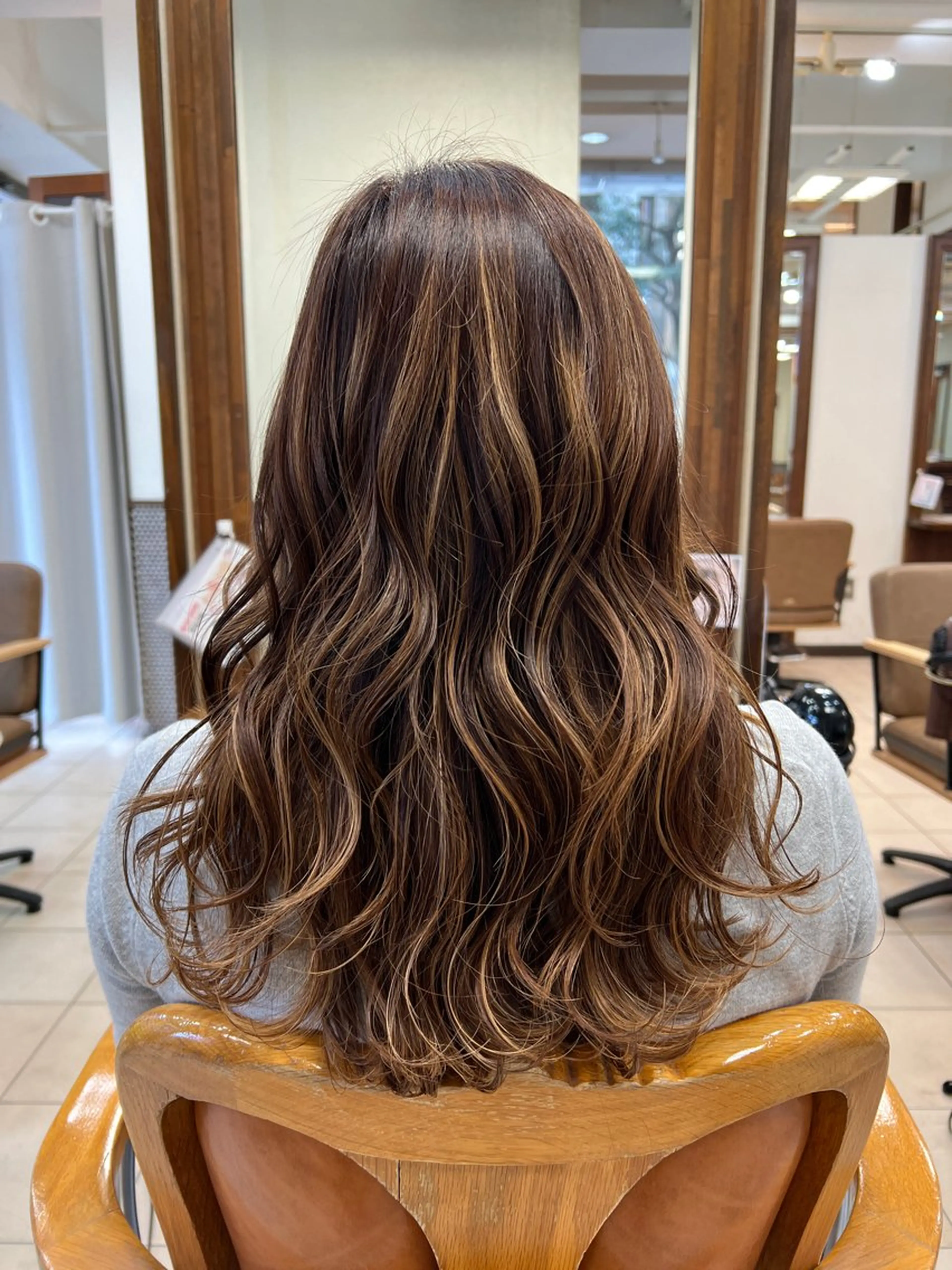 ロング ハイライト ヘアカラー 白髪ぼかし脱白髪染め 大塚綾のヘアスタイル