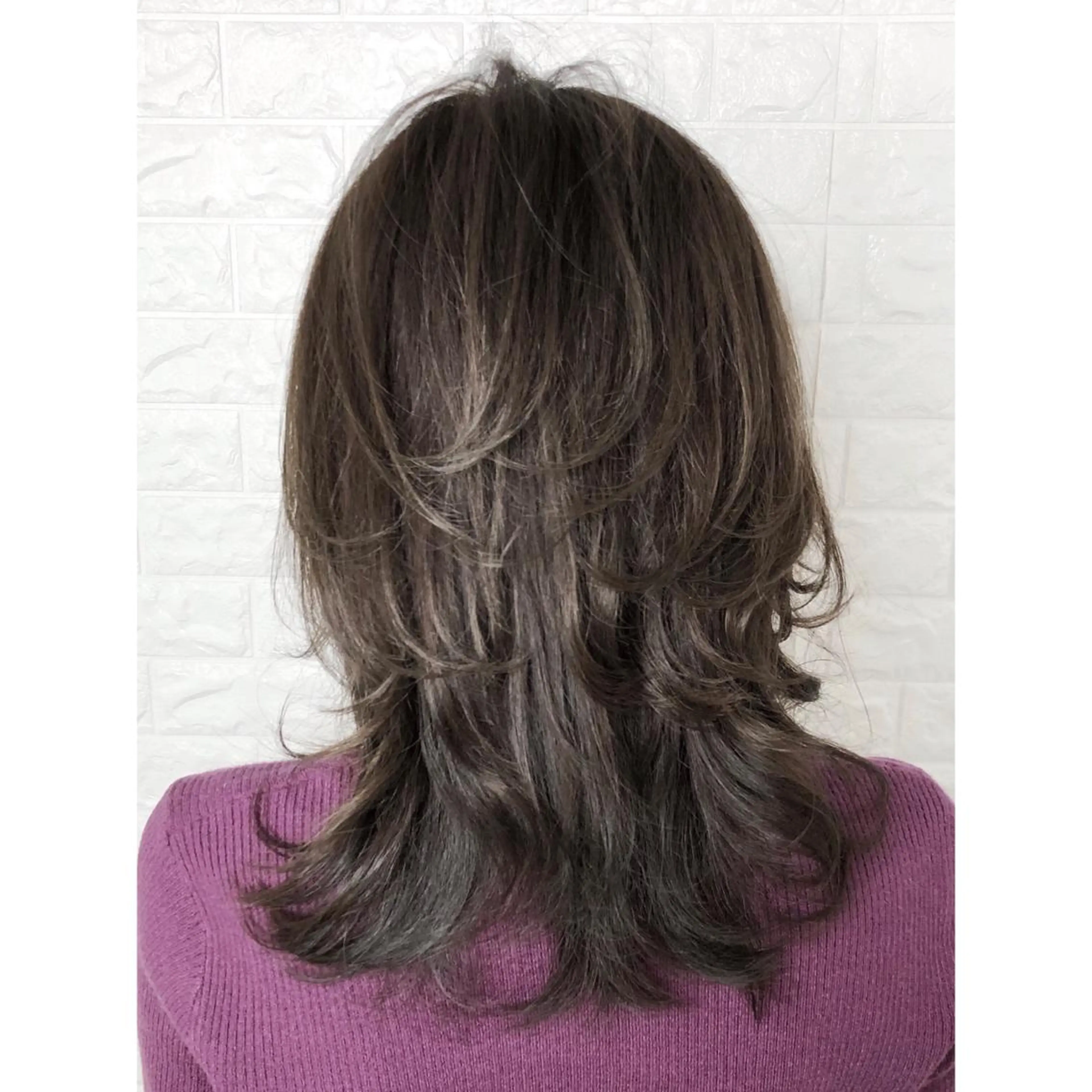 ミディアム カラー アッシュ 透明感カラー ハイライトカラー ハイライト ウルフカット KIZU 髪質改善 オカルト怪談のヘアスタイル