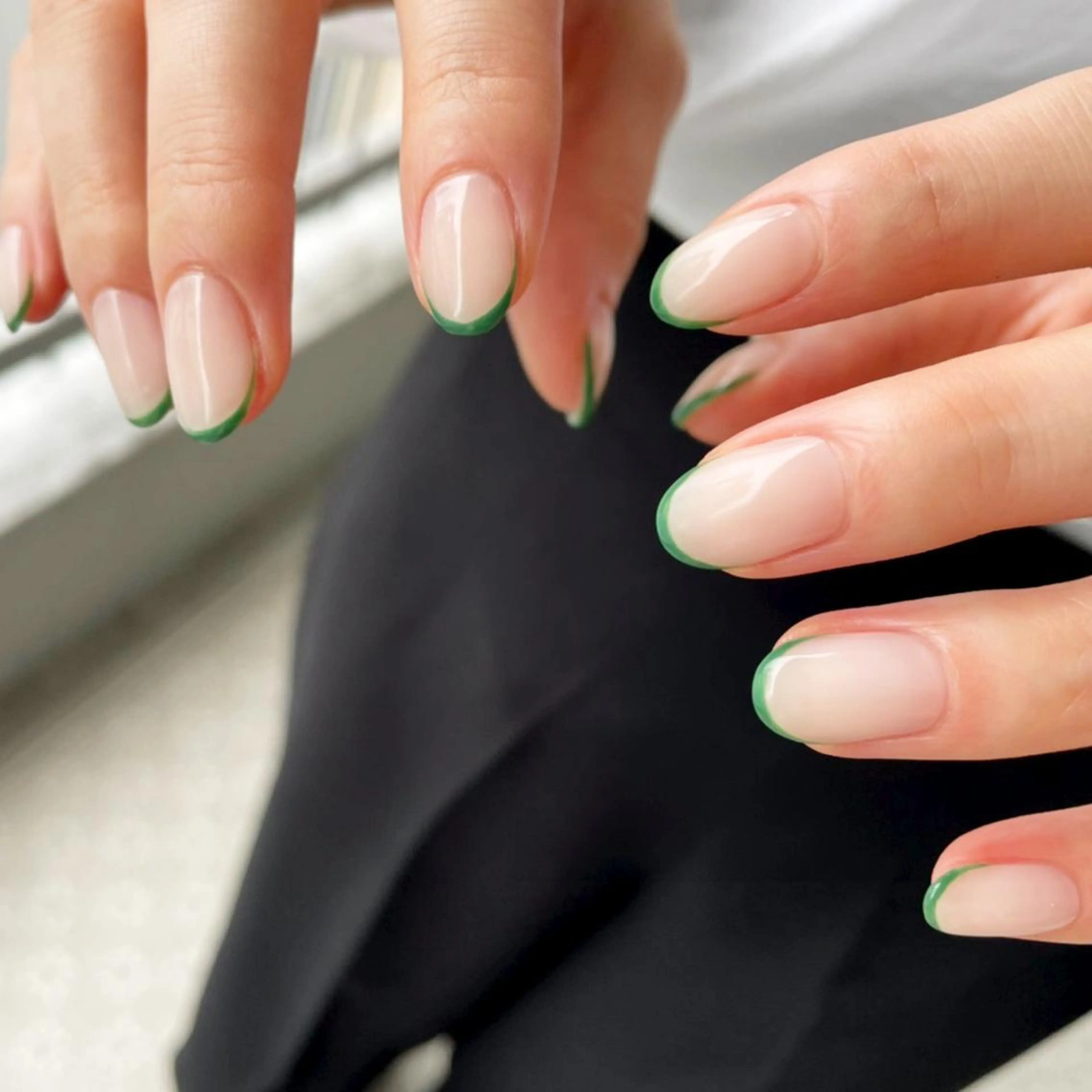 ネイル フレンチネイル nicolenail /emureのネイルデザイン