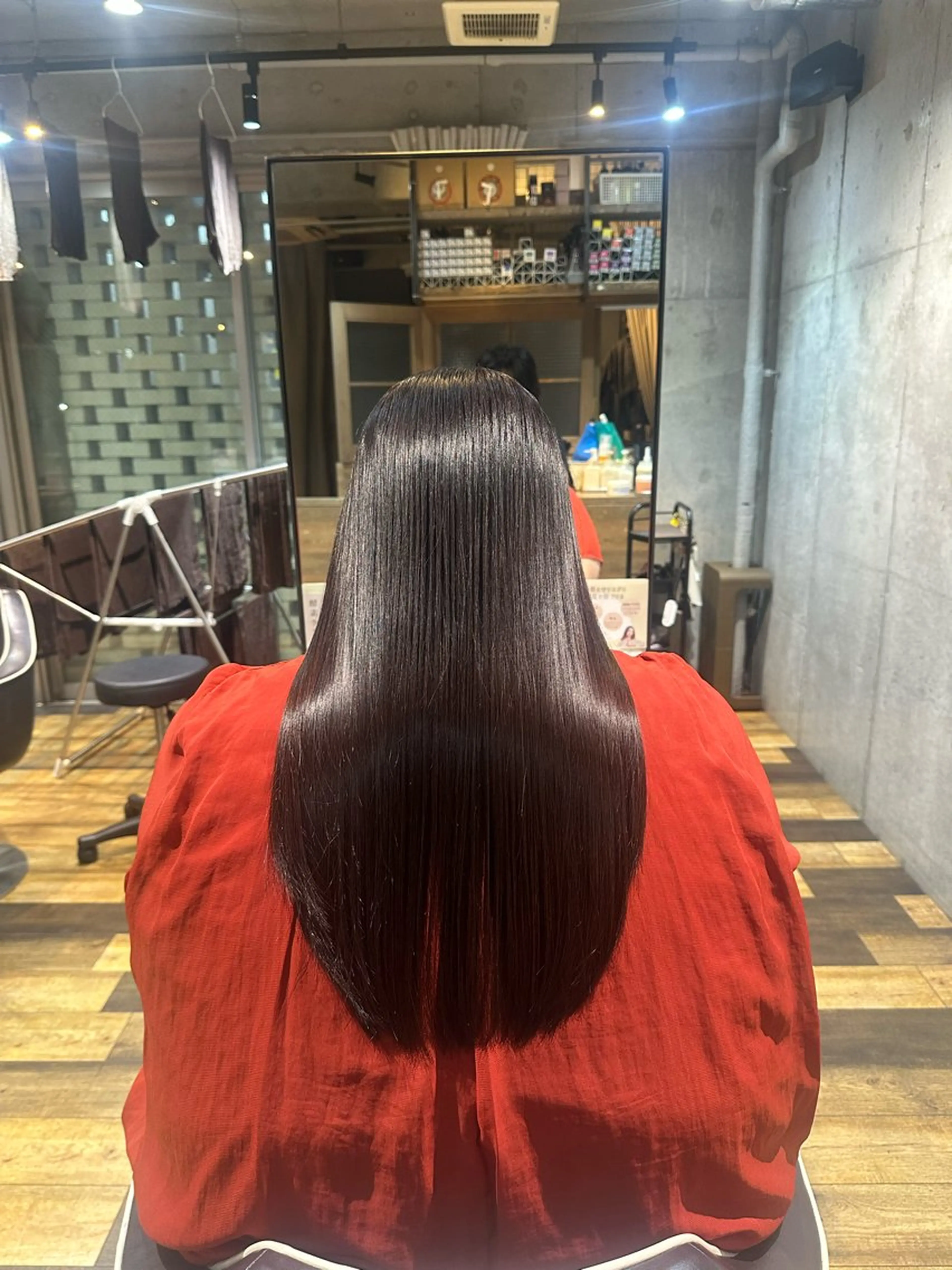 グレーカラー（白髪染め）　ロングヘアの写真