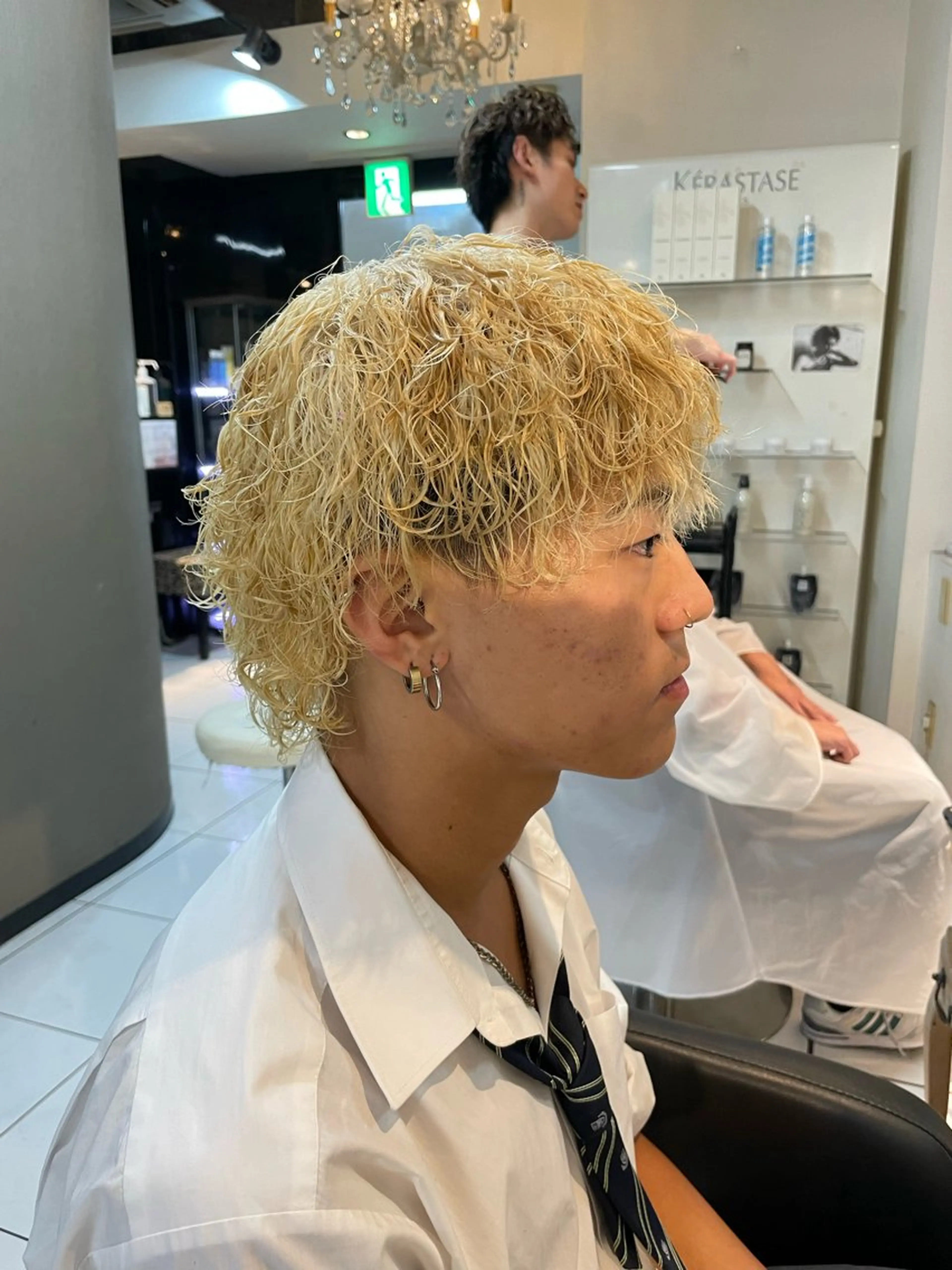 ショート カラー パーマ メンズ メンズブリーチ メンズパーマ 波巻きパーマ ブリーチ 抜きっぱなしブロンド カット ヘアカラー パーマ 🔥お値段以上🔥 メンズ特化たかひろのヘアスタイル