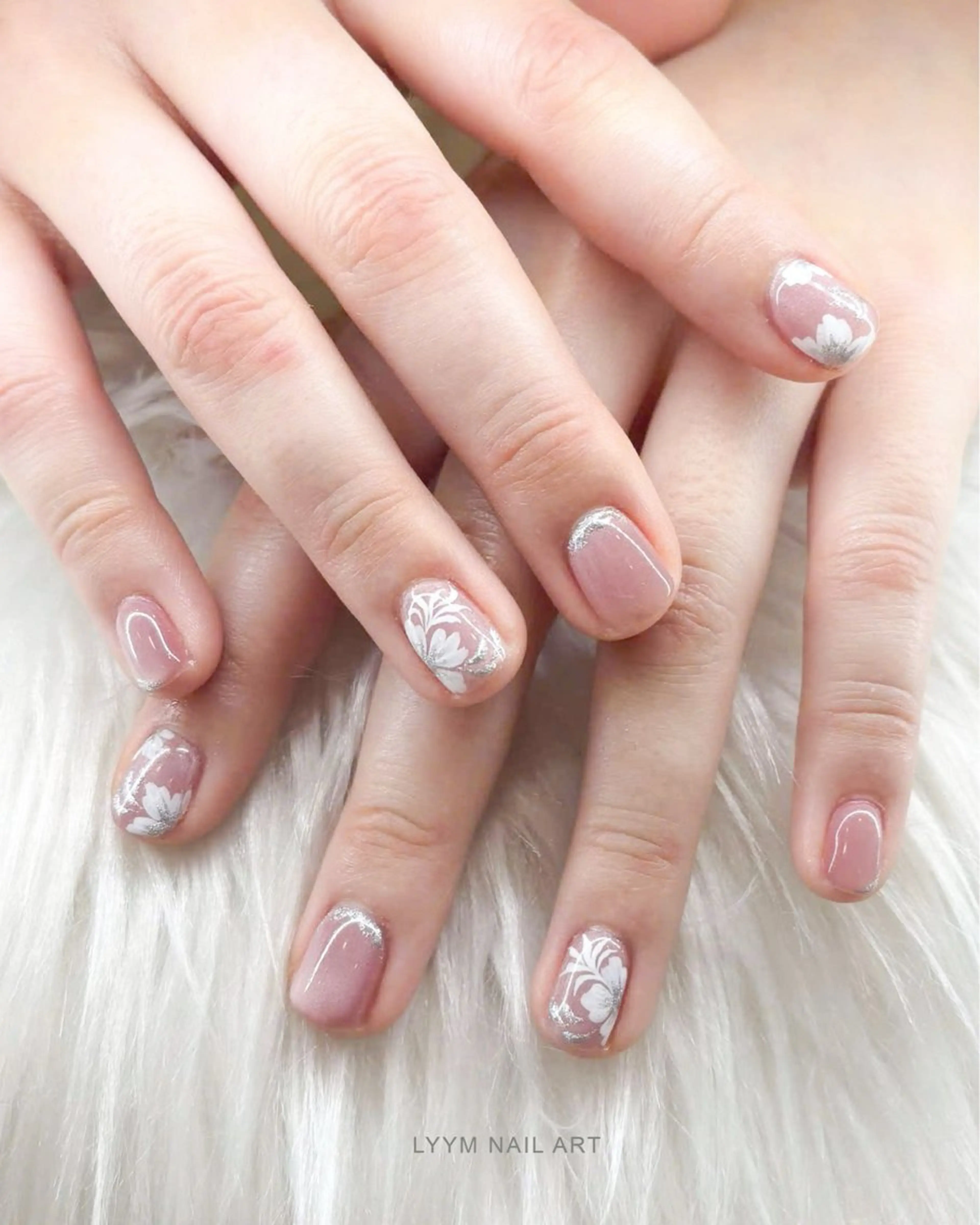 ネイル フラワーネイル 韓国ネイル オフィスネイル ピンク ショートネイル ハンドネイル LYYM Nail Salonのネイルデザイン