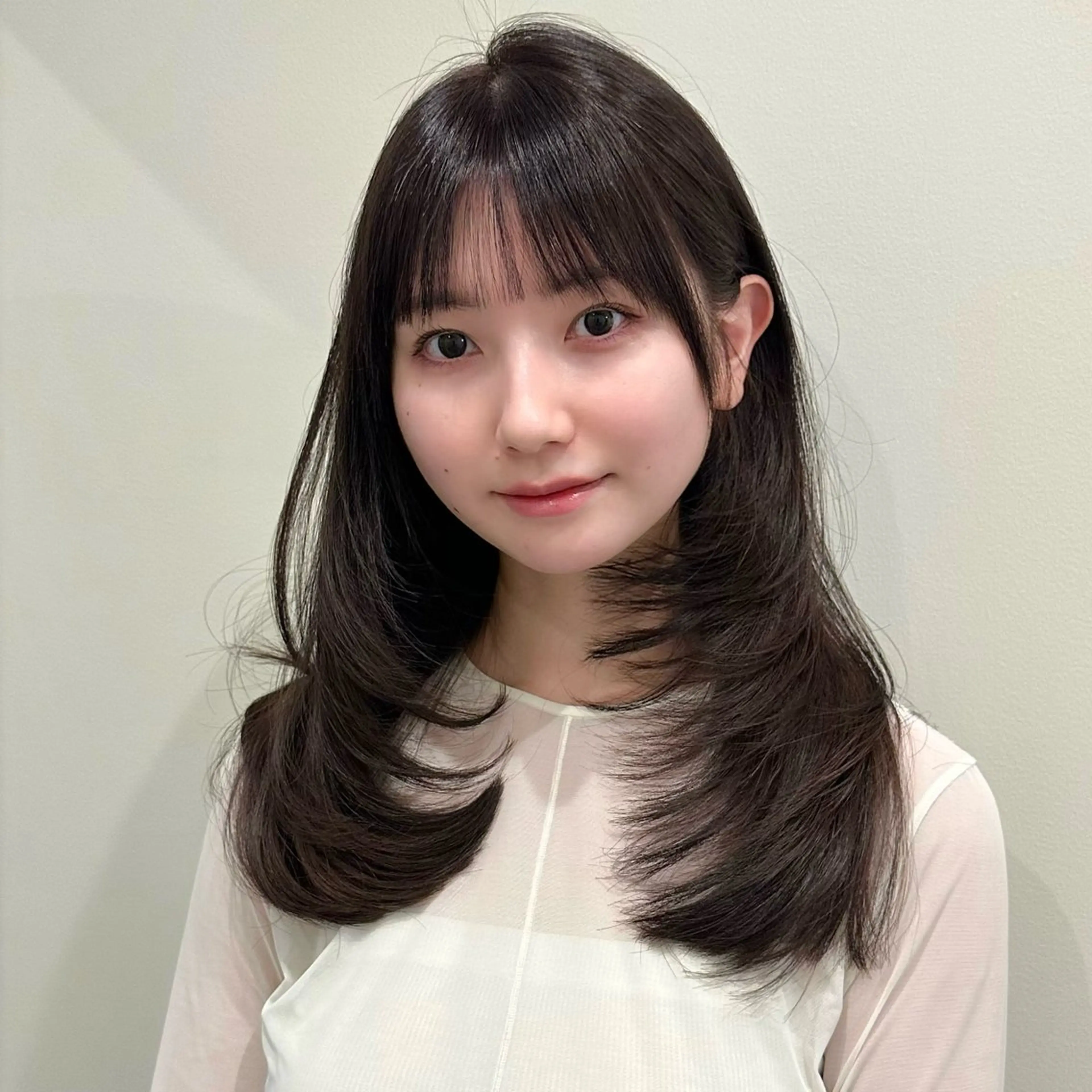 ミディアム カット ヘアカラー トリートメント 🌹ハッシュカット、 レイヤー韓国ヘア🌹のヘアスタイル