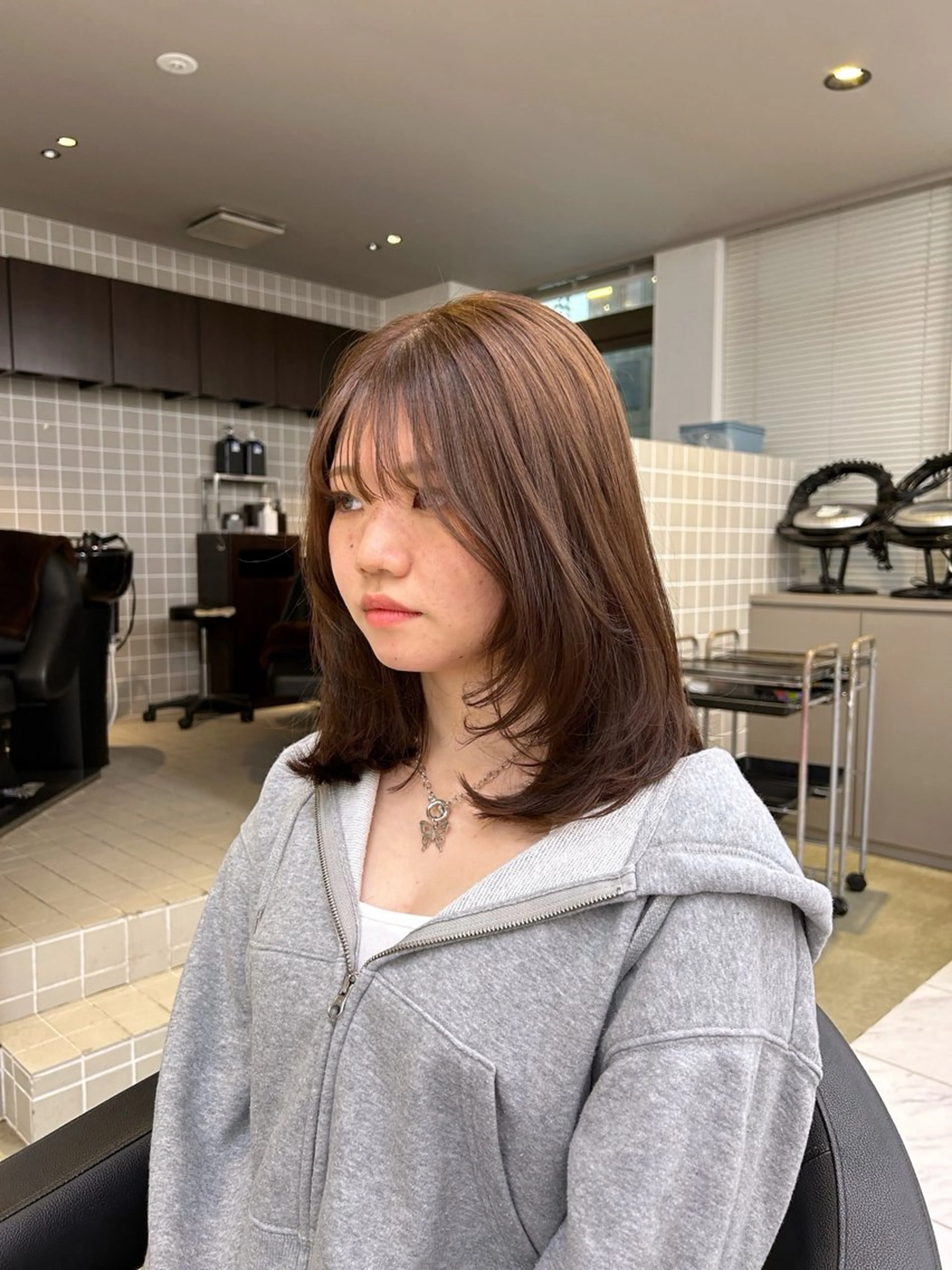 カラー カット ヘアカラー トリートメント ベージュ/ピンク【く すみカラー】レイヤーのヘアスタイル