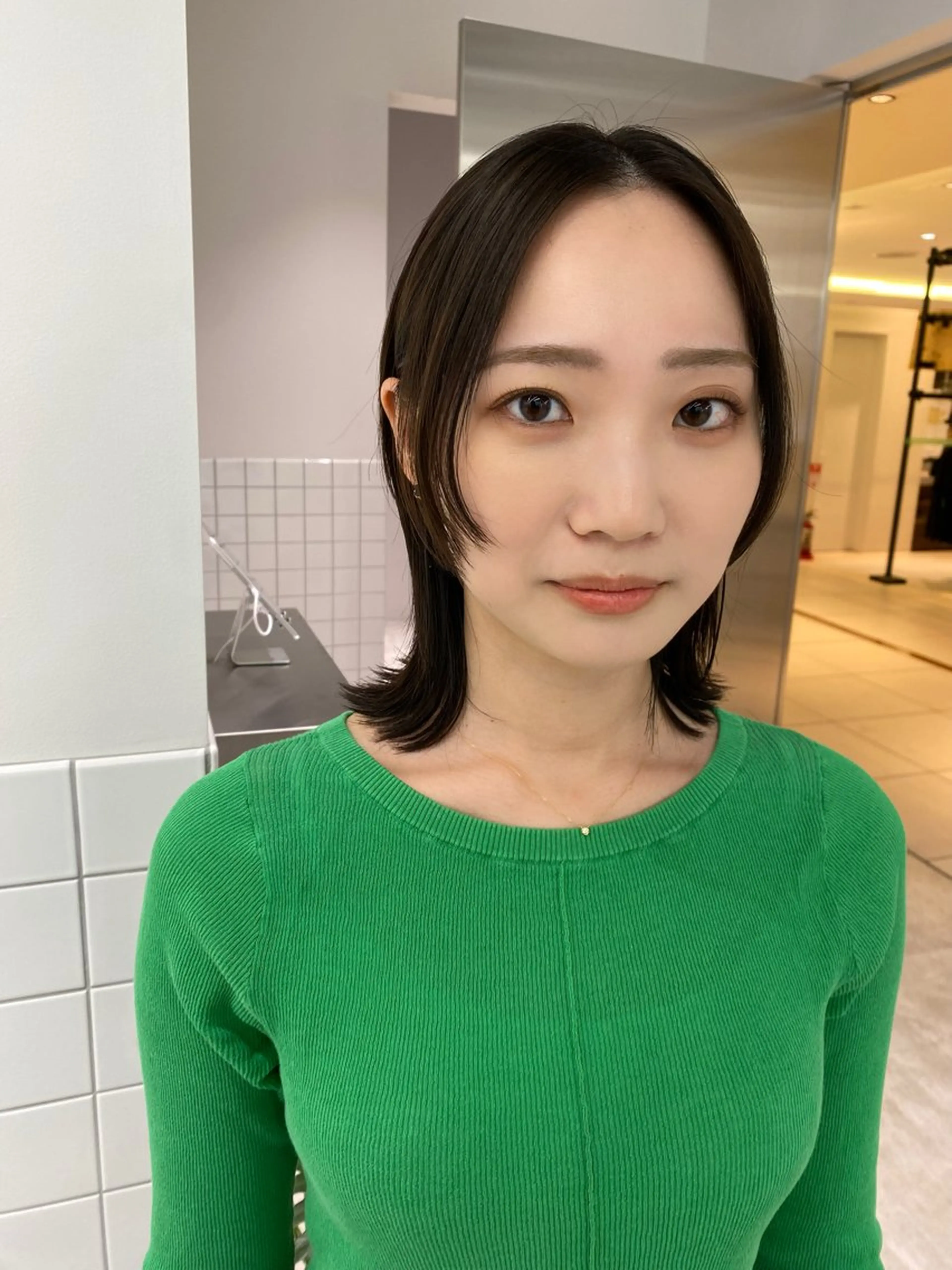 ミディアム カラー カット ヘアカラー トリートメント 似合わせカット レイヤーボブウルフのヘアスタイル