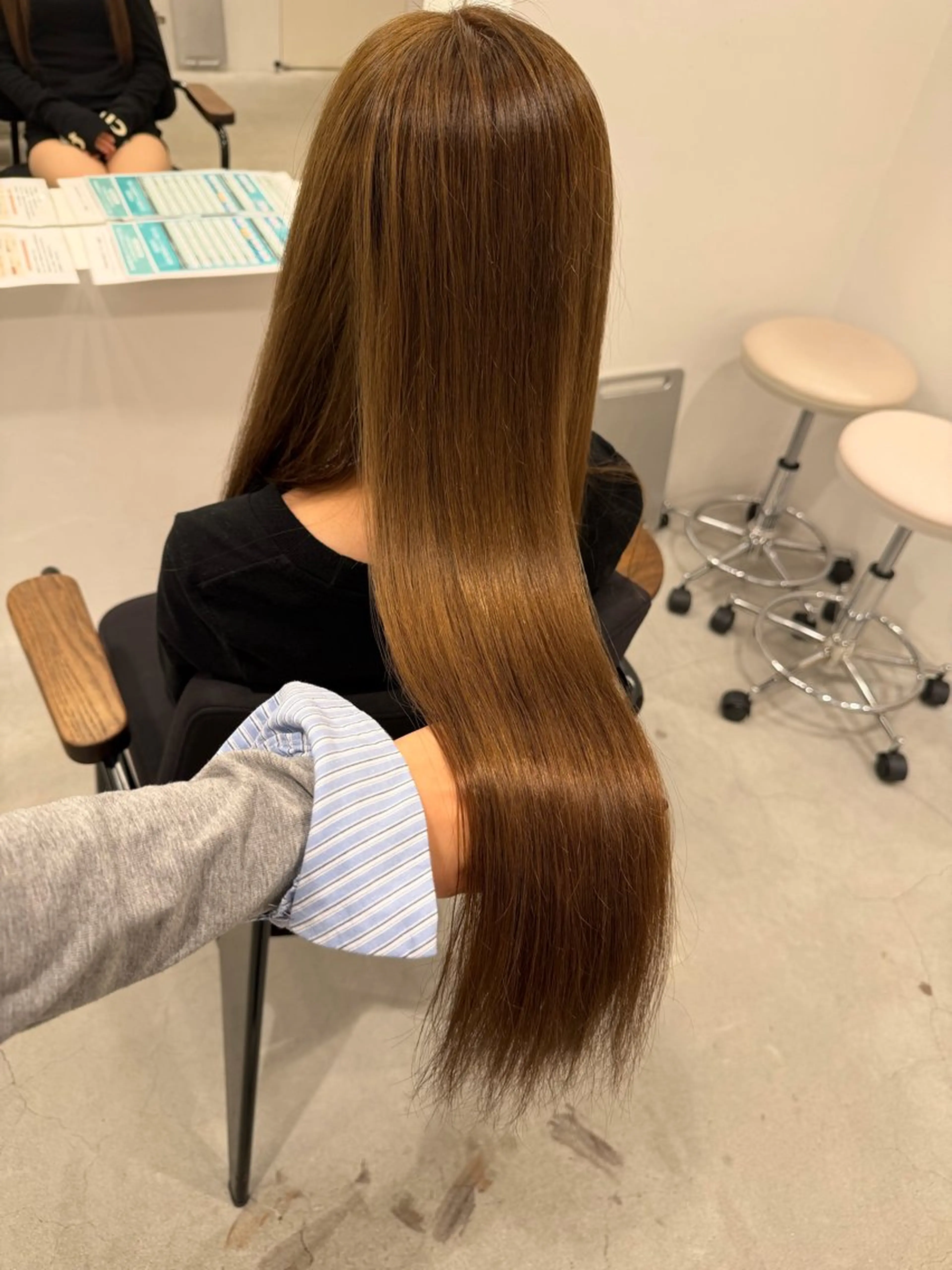 ロング カラー ブリーチ ブラウンカラー オレンジ 萩原 紗妃のヘアスタイル