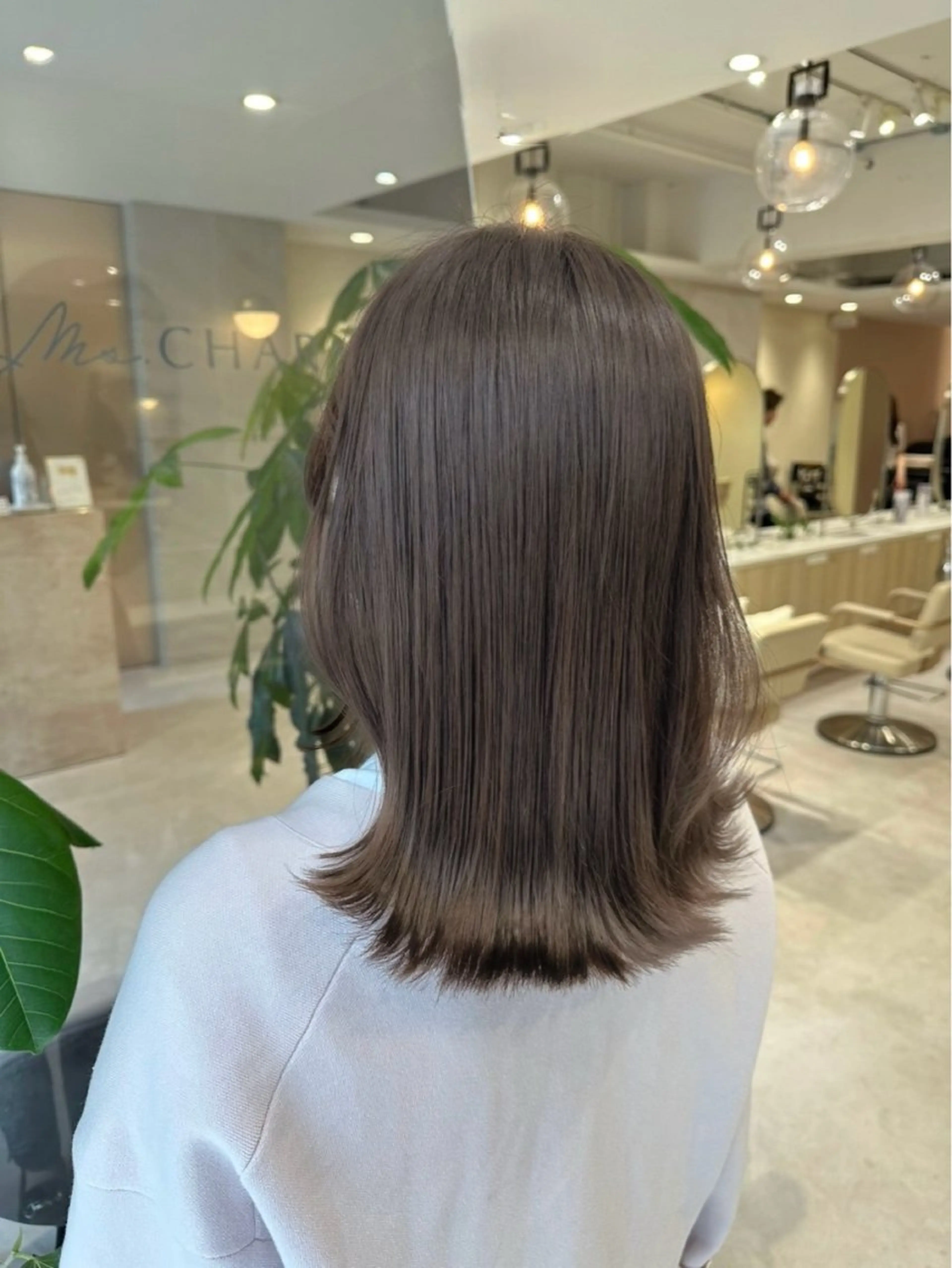 ミディアム カラー ベージュカラー くびれヘア カット ヘアカラー トリートメント 透明感カラー🌿 グレージュ🐺陽介のヘアスタイル