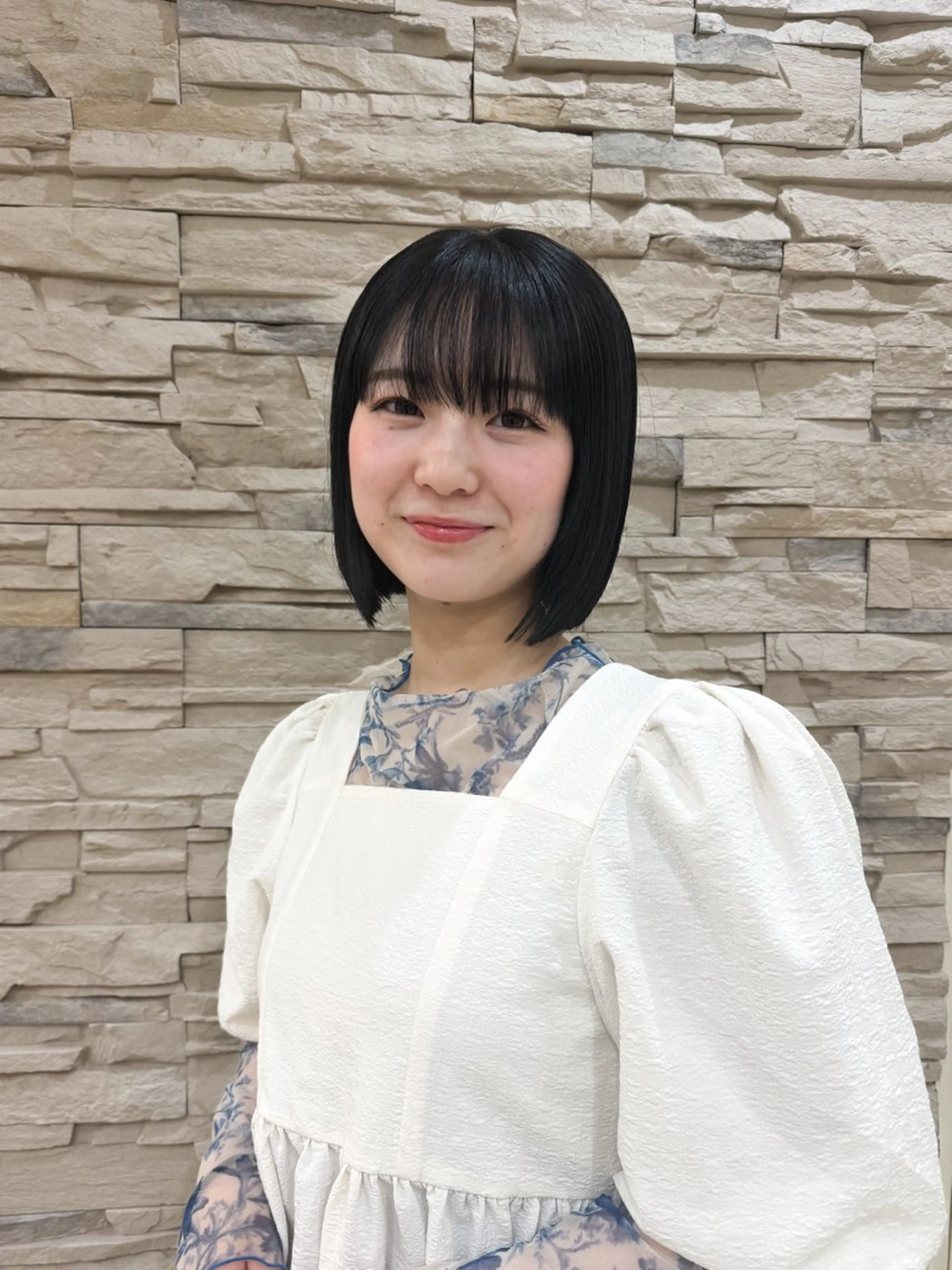 ショート カラー 黒髪 ブルーカラー ブルーブラック ボブ カット ヘアカラー トリートメント Seeknext // Rukaのヘアスタイル