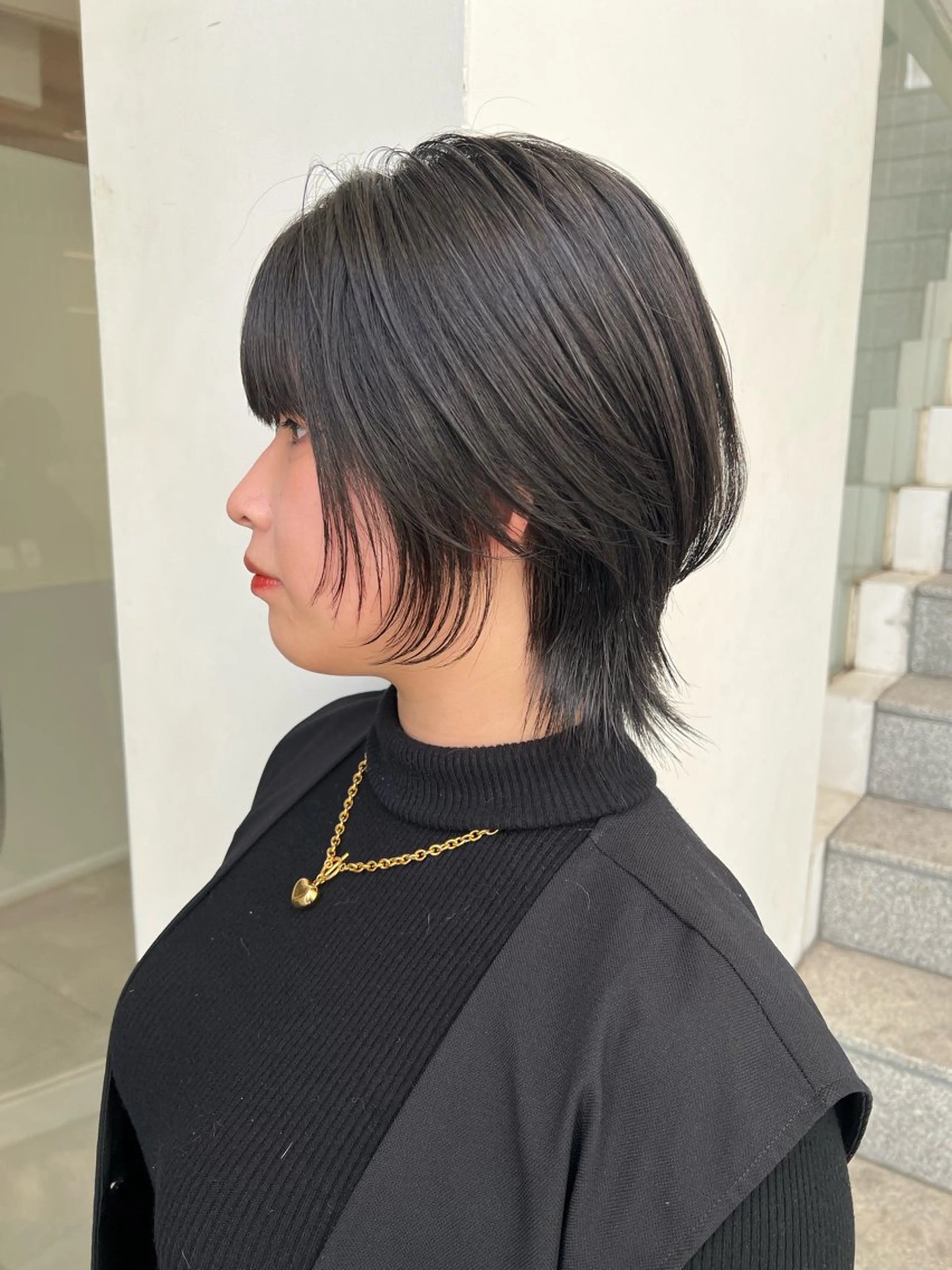 ミディアム レイヤーカット 小顔カット ウルフカット ウルフレイヤー カット TOMOYAレイヤー ブリーチ縮毛矯正のヘアスタイル