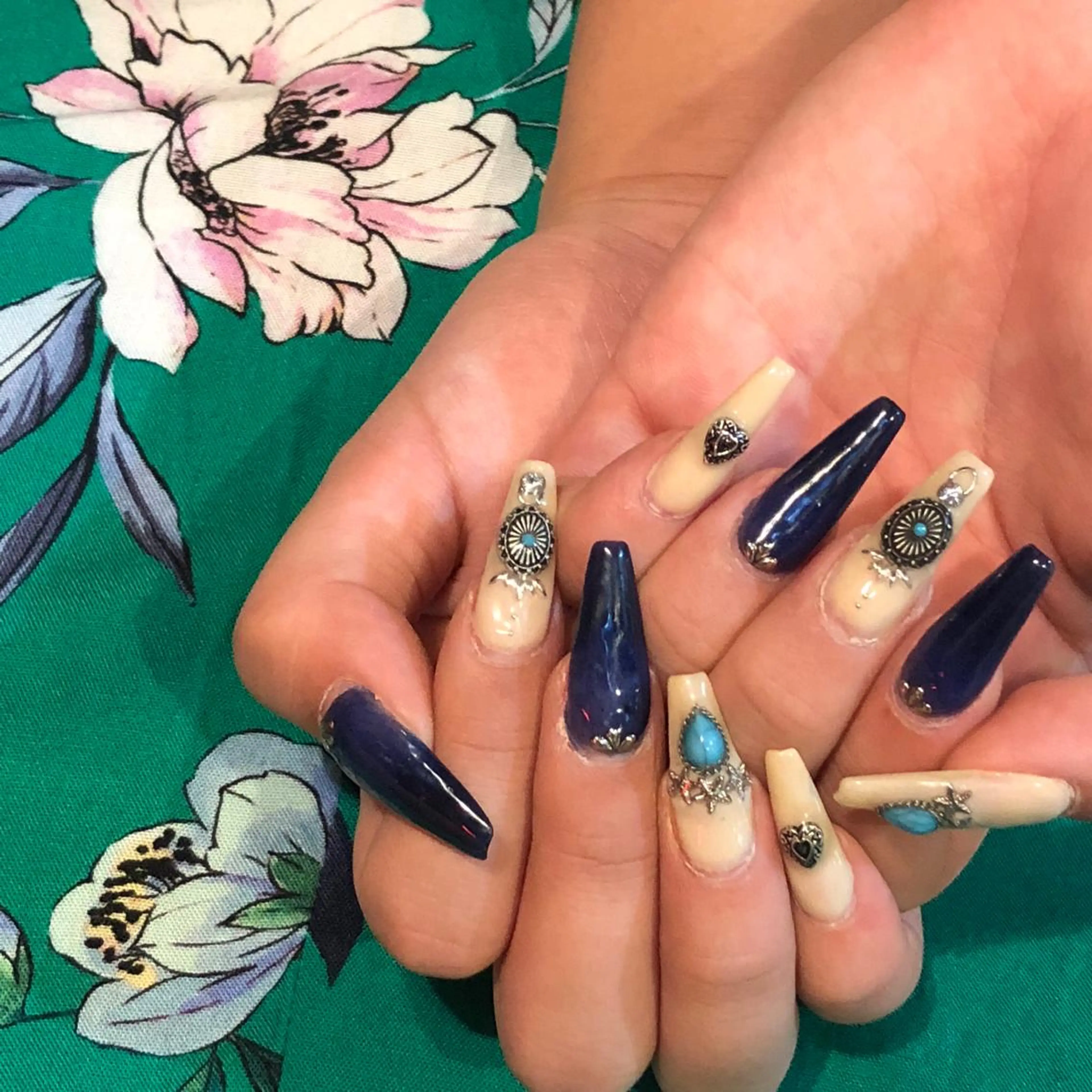 ネイル crestnail所属・小林 束紗のネイルデザイン