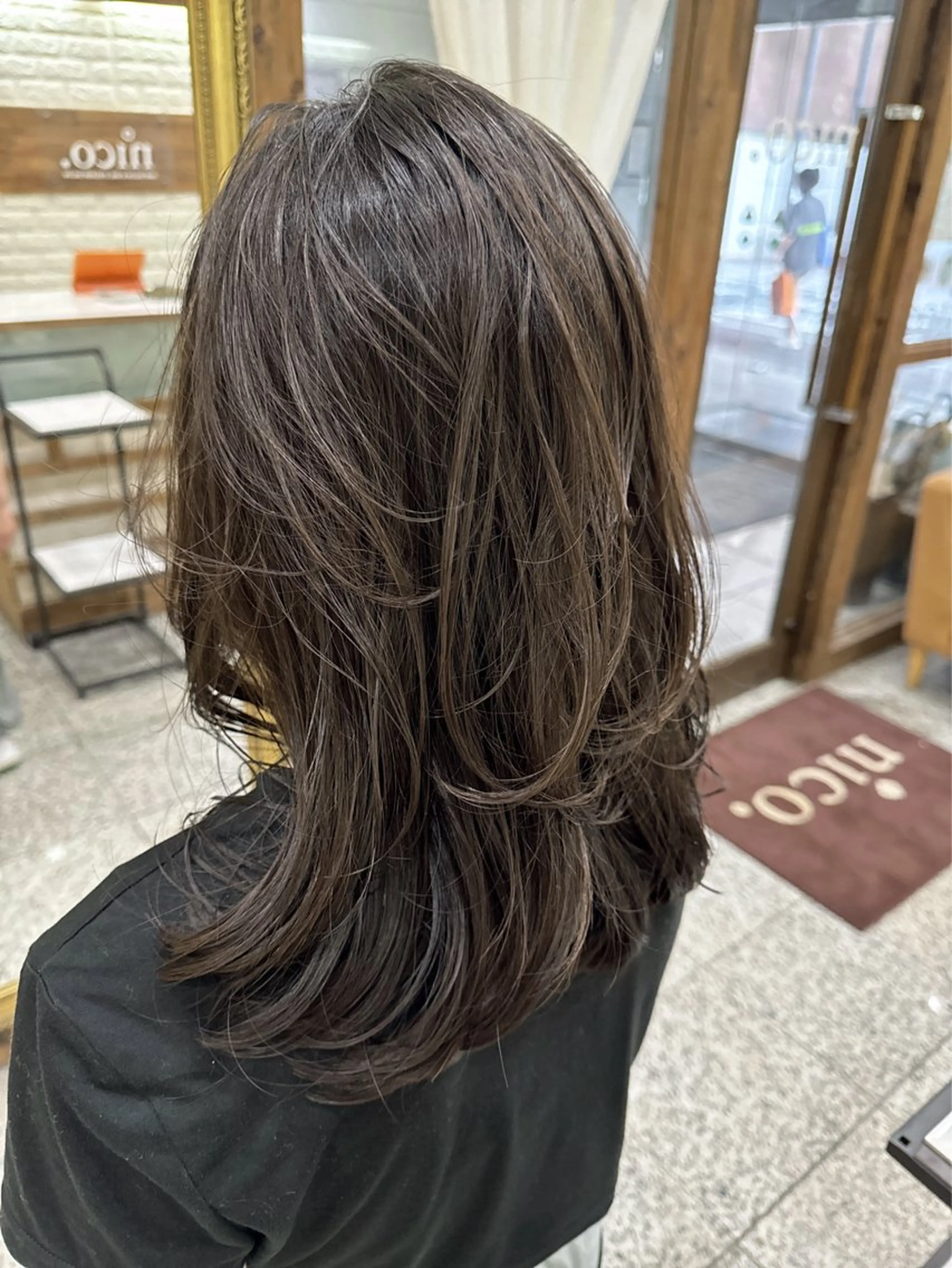 ミディアム レイヤーカット nico. Julieのヘアスタイル
