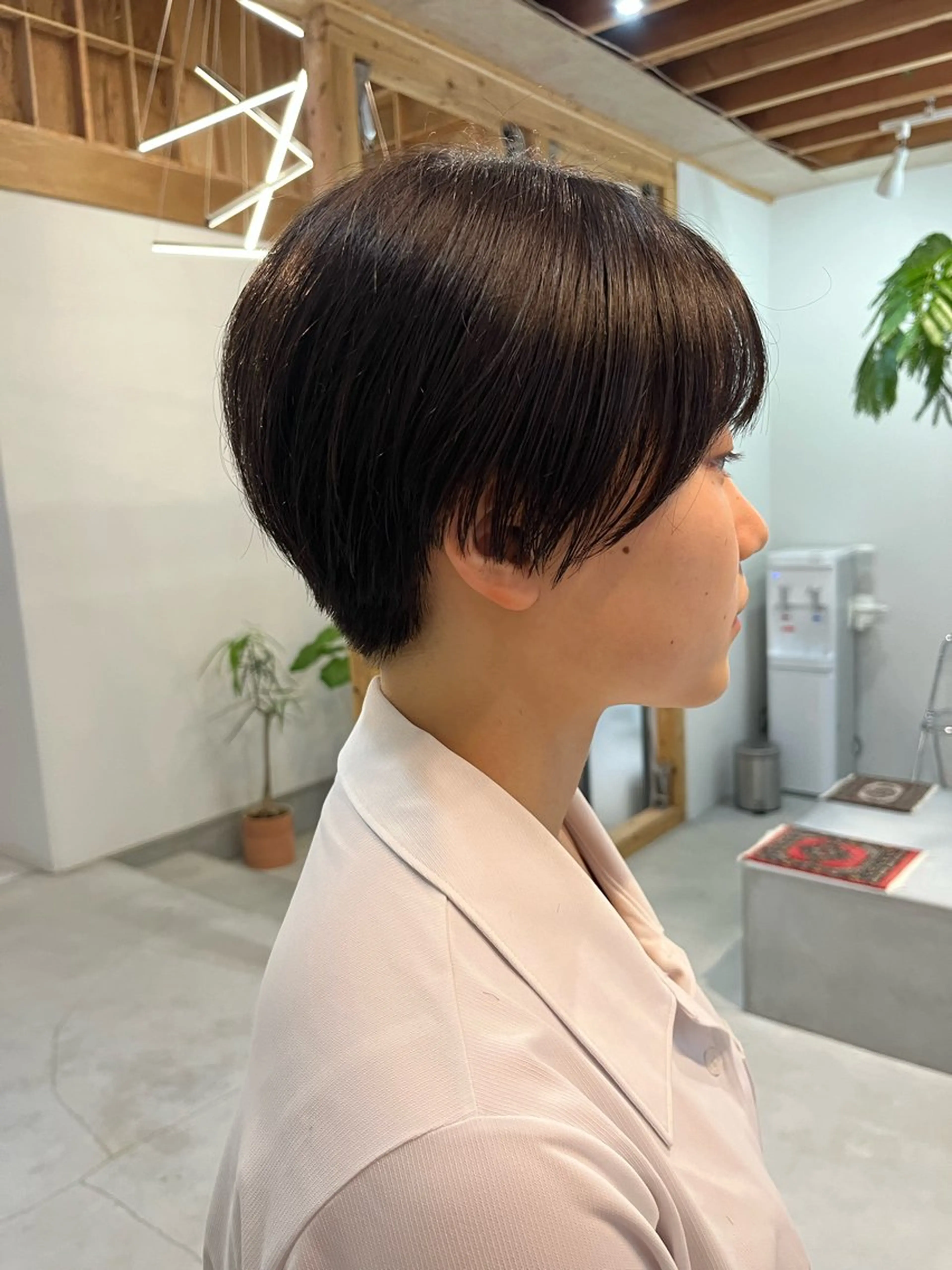 ショート ショートヘア ブリーチなしカラー レイヤーカットのヘアスタイル
