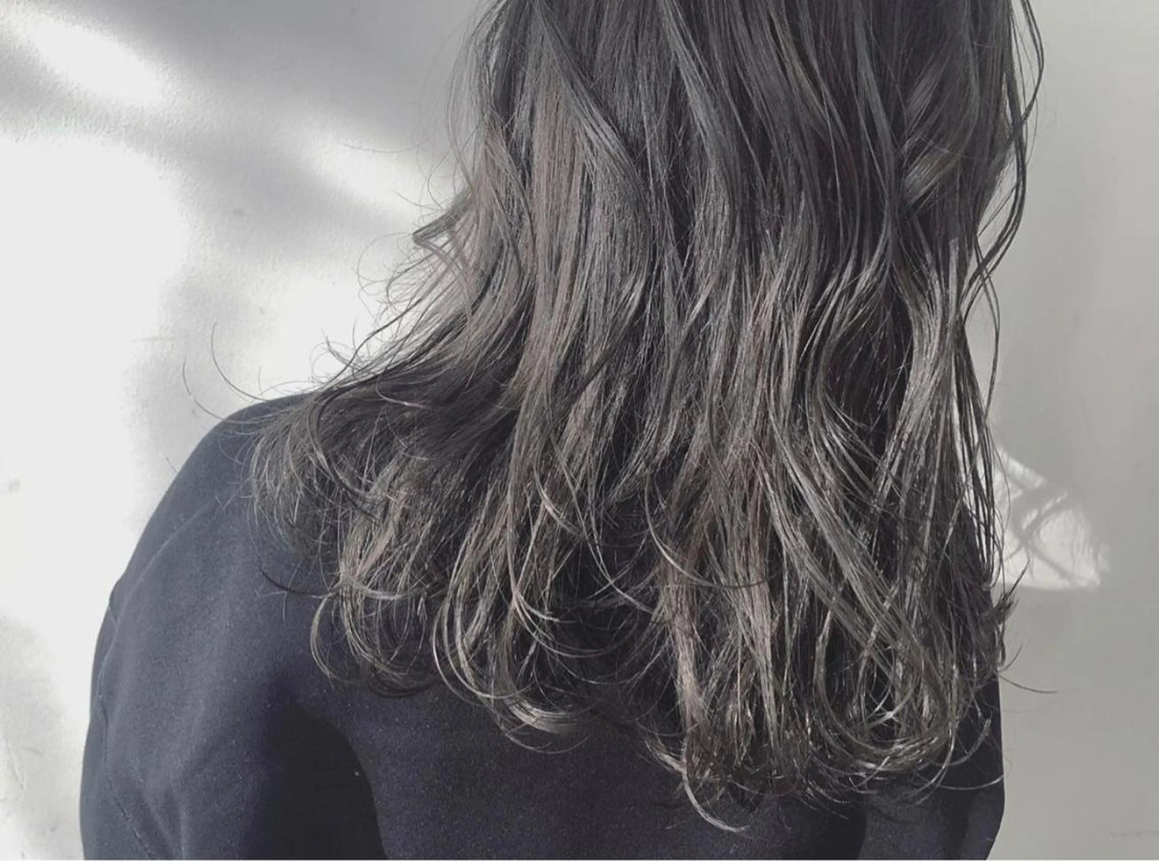 セミロング カラー 7Bridge所属・ハッシュカット 小西貫太のヘアスタイル