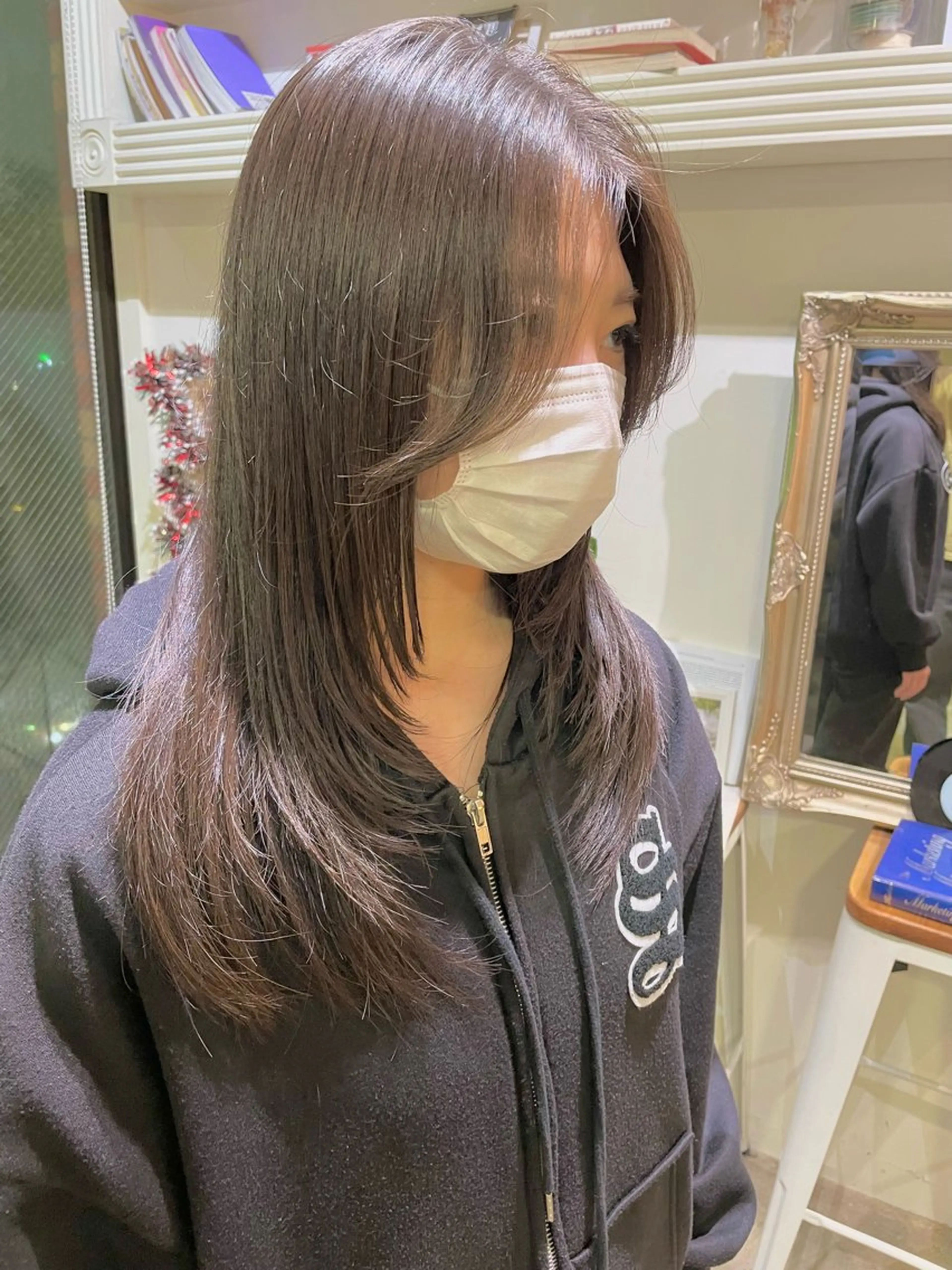 セミロング カラー ヘアアレンジ ブラウンカラー シアーブラウン レイヤーカット カット ヘアカラー トリートメント 山崎 澪のヘアスタイル