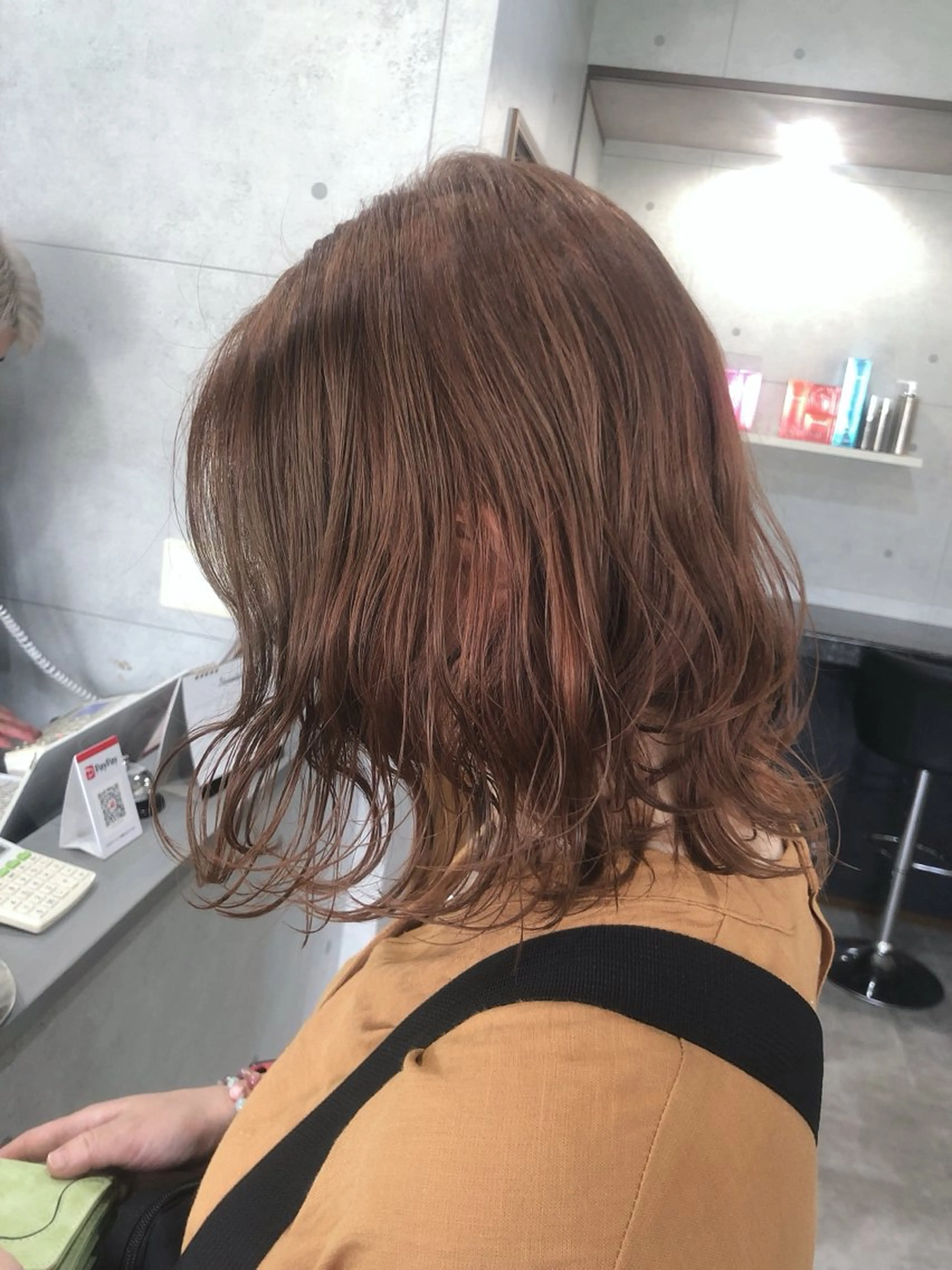 ミディアム ボブ くびれヘア くせ毛 髪質改善 切りっぱなしロブ カット ヘアカラー REVE所属・REVE 【外国人風カラー】のヘアスタイル