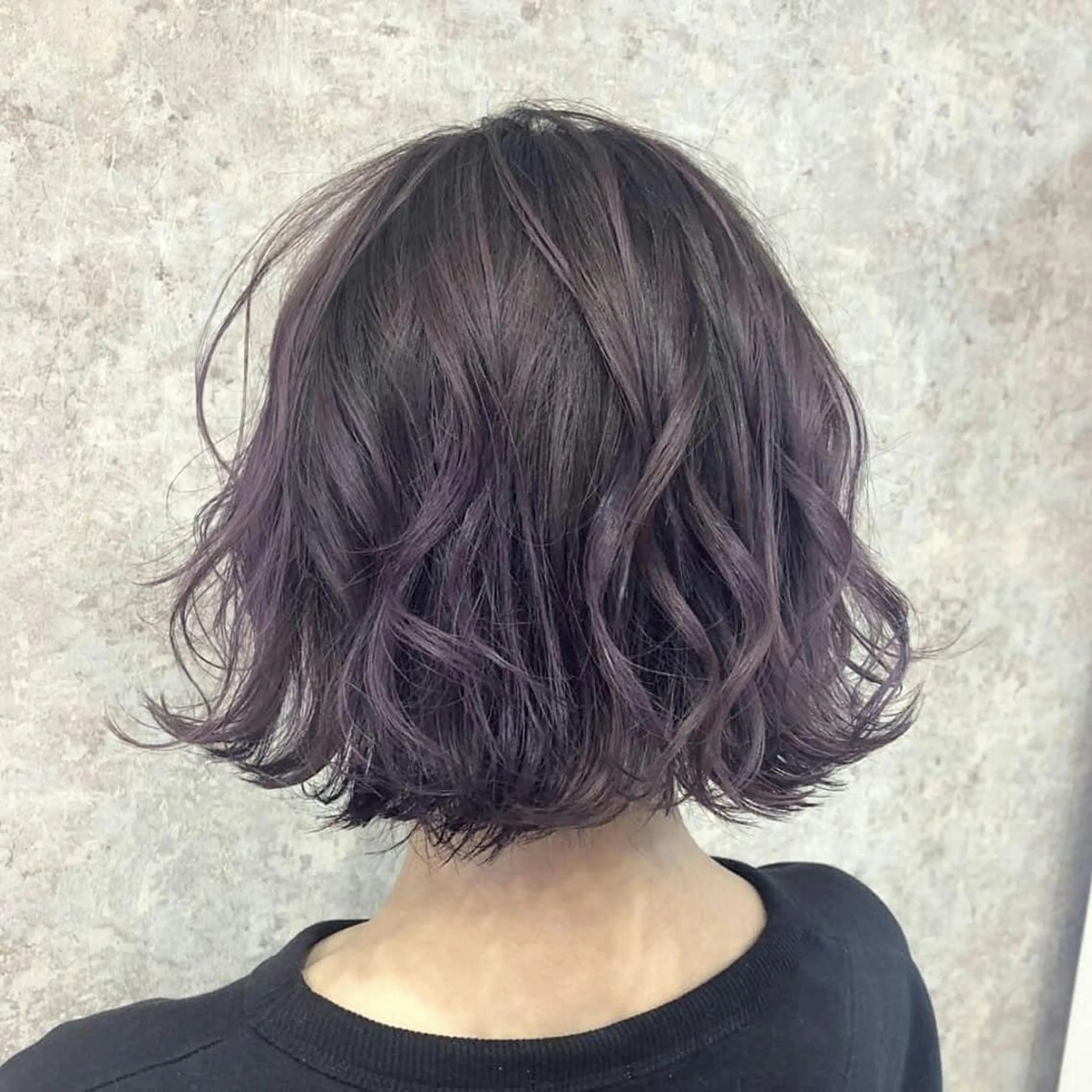 ショート カラー ラベンダーカラー ボブ 外ハネヘア ヘアカラー Luisハイライト　 喜連瓜破、髪質改善のヘアスタイル