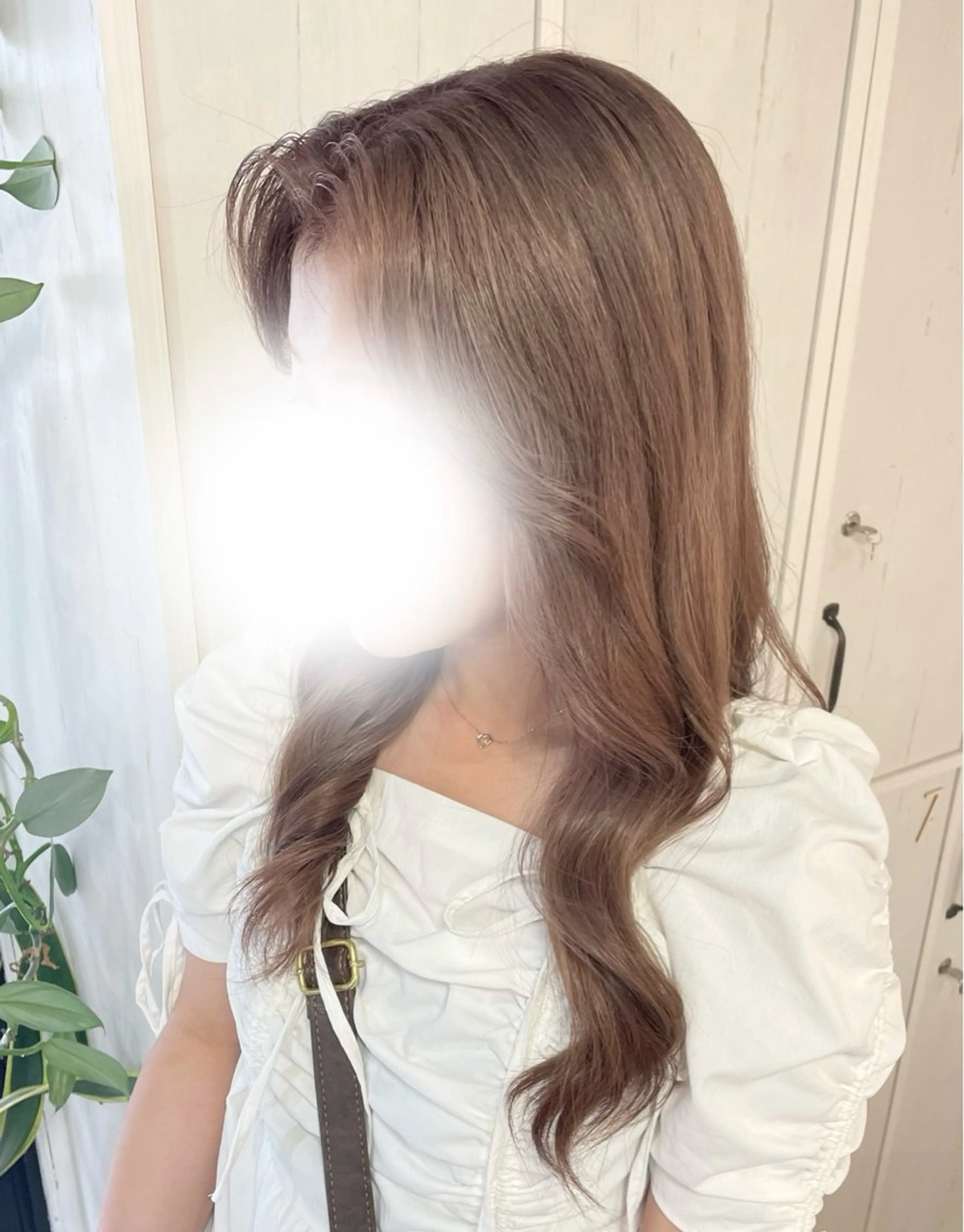 ロング カラー ベージュカラー ミルクティーベージュ ヘアカラー 川原 飛奈のヘアスタイル