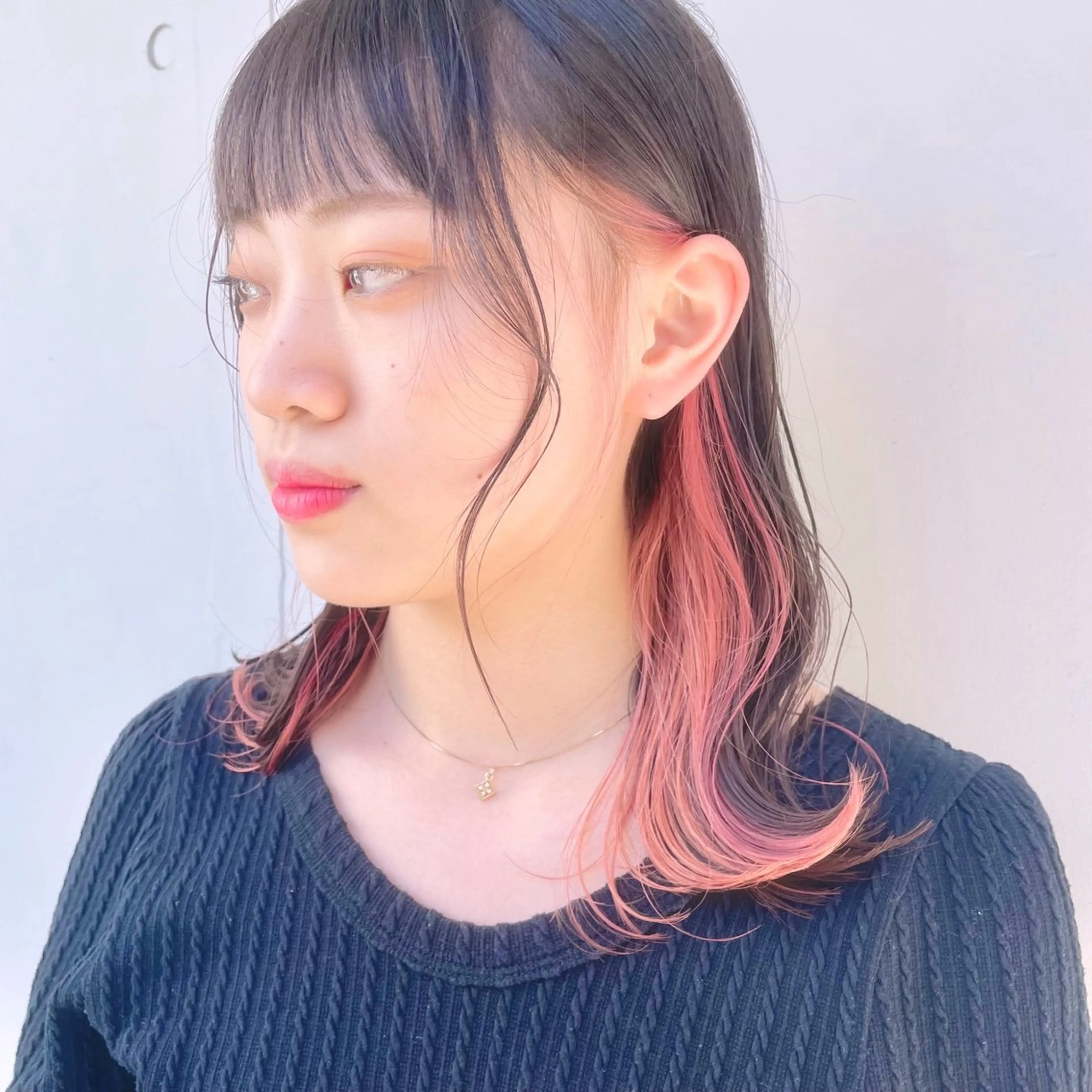 セミロング カラー アディクシーカラー ベージュカラー 黒髪 ブリーチ ブルーカラー ヘアカラー 藤澤 夏実/インナーカラーのヘアスタイル