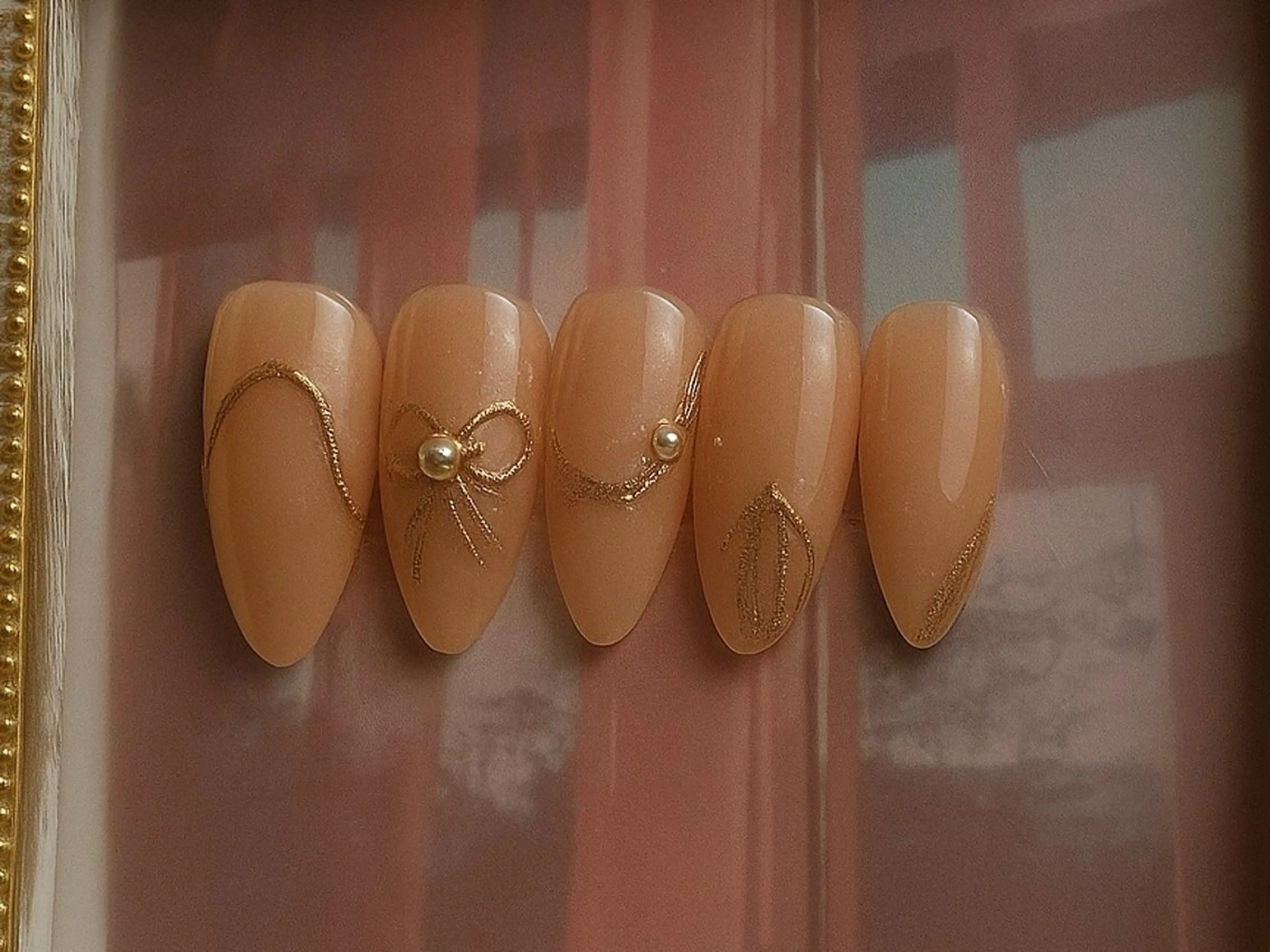 ネイル ミラーネイル リボン Roana Nailのネイルデザイン