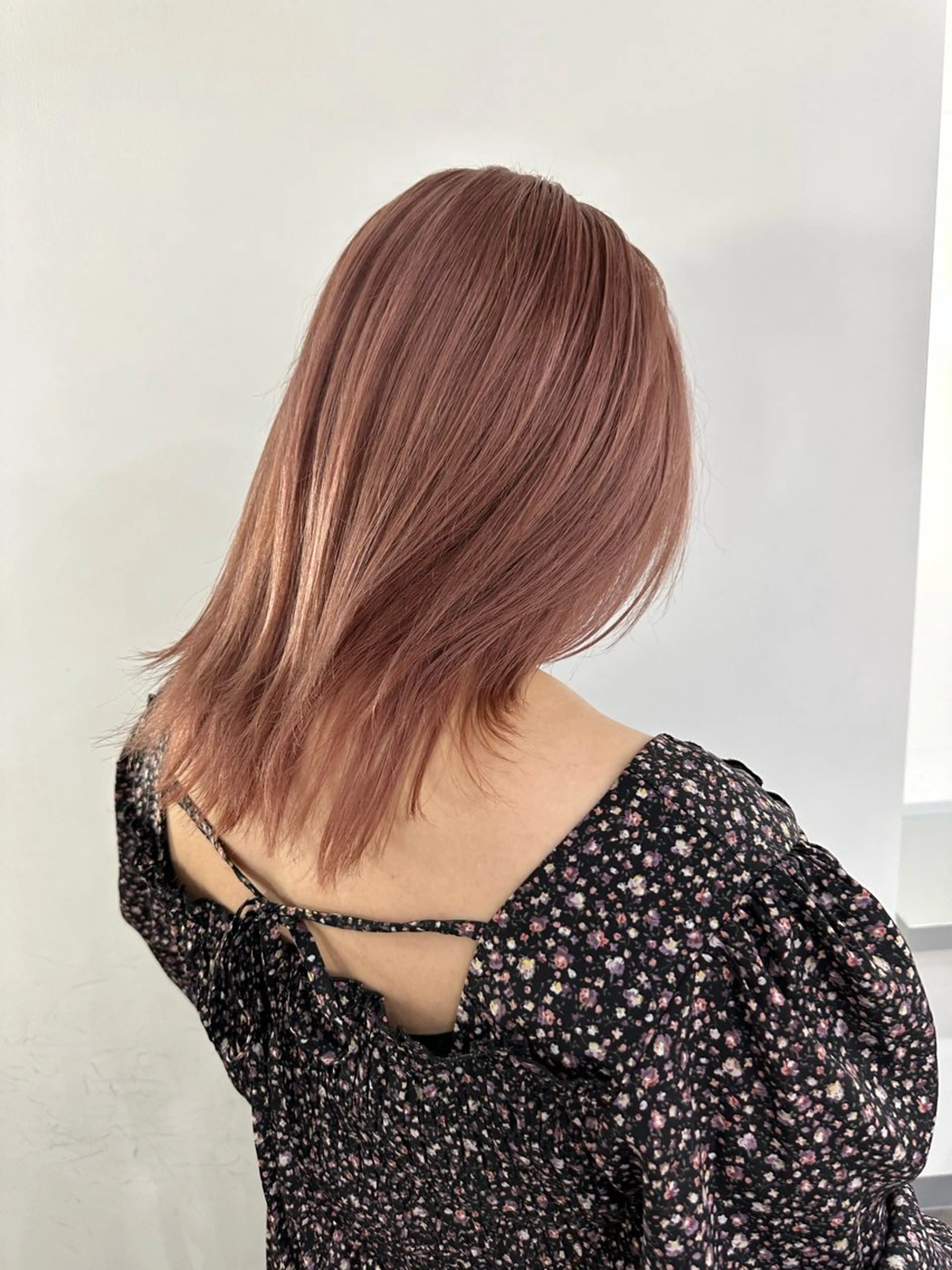 セミロング カラー ベージュカラー ダブルカラー ピンクカラー ピンクベージュ 篠崎 佑季のヘアスタイル