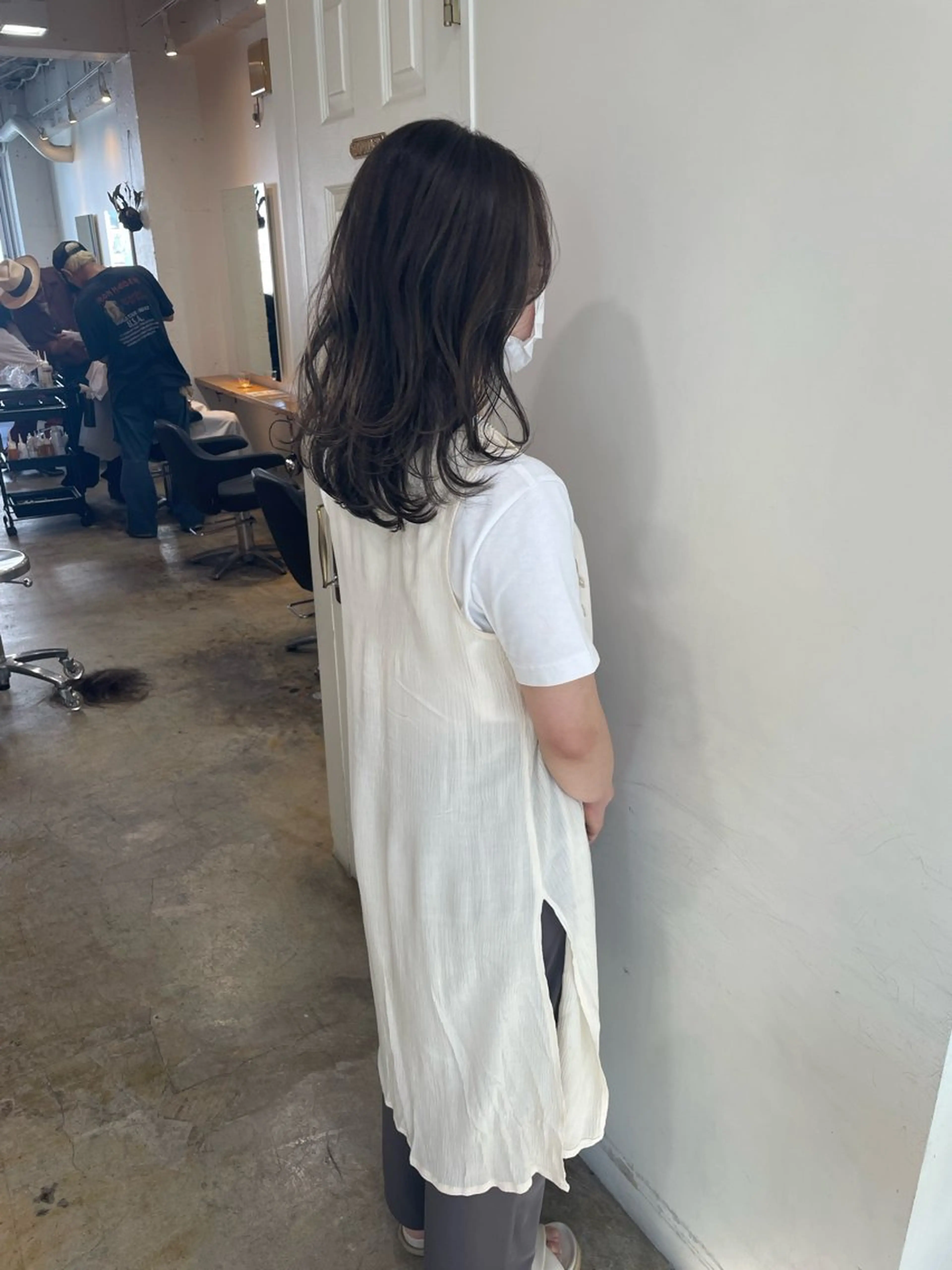 ミディアム カラー アッシュ アッシュグレー ハイライトカラー ハイライト ヘアカラー トリートメント MIOベージュカラー 柔らかいカラーのヘアスタイル