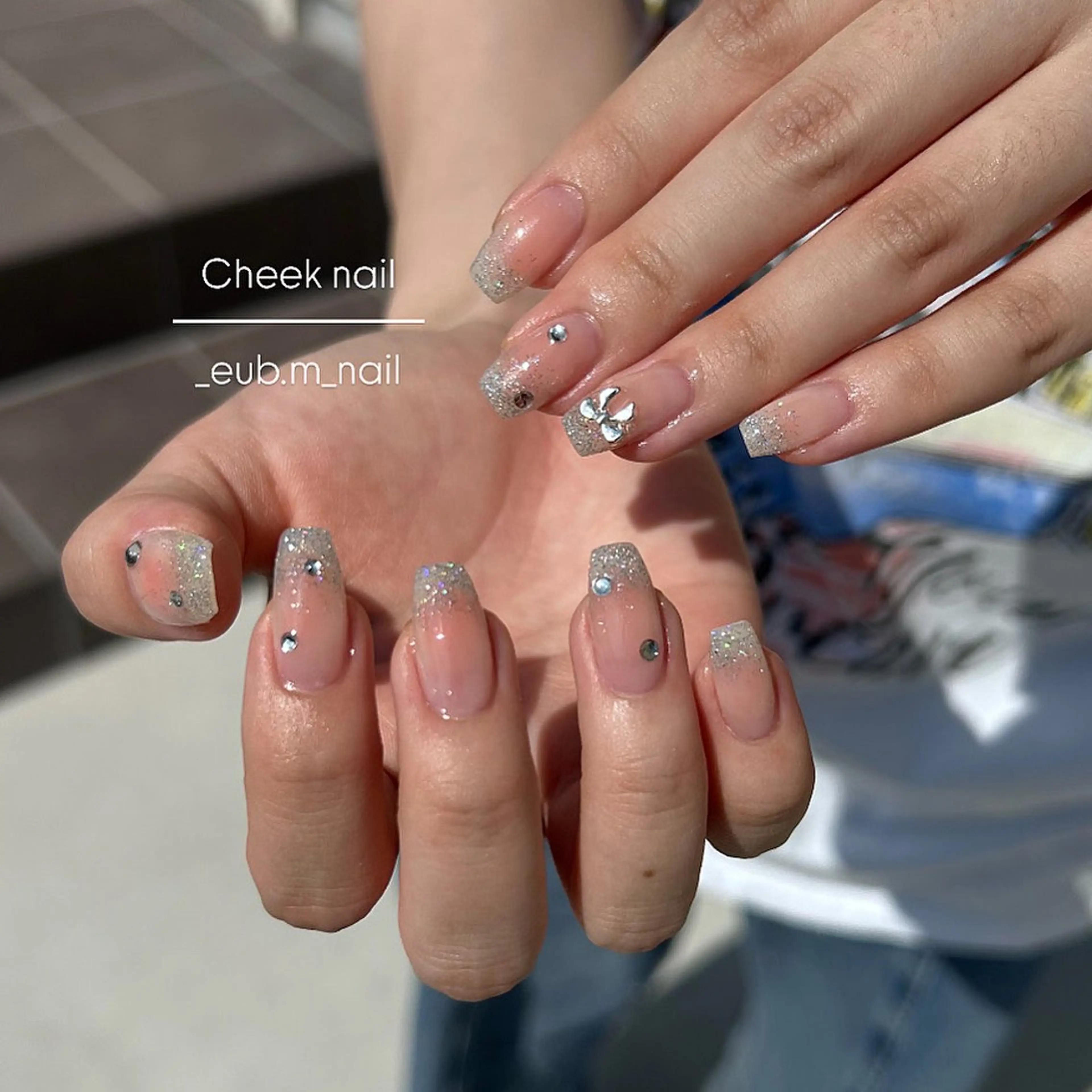 ネイル チークネイル フラッシュネイル ラメ(グリッター) ラメグラデーション ハンドネイル 猫がいるサロン_ eub.m_nailのネイルデザイン