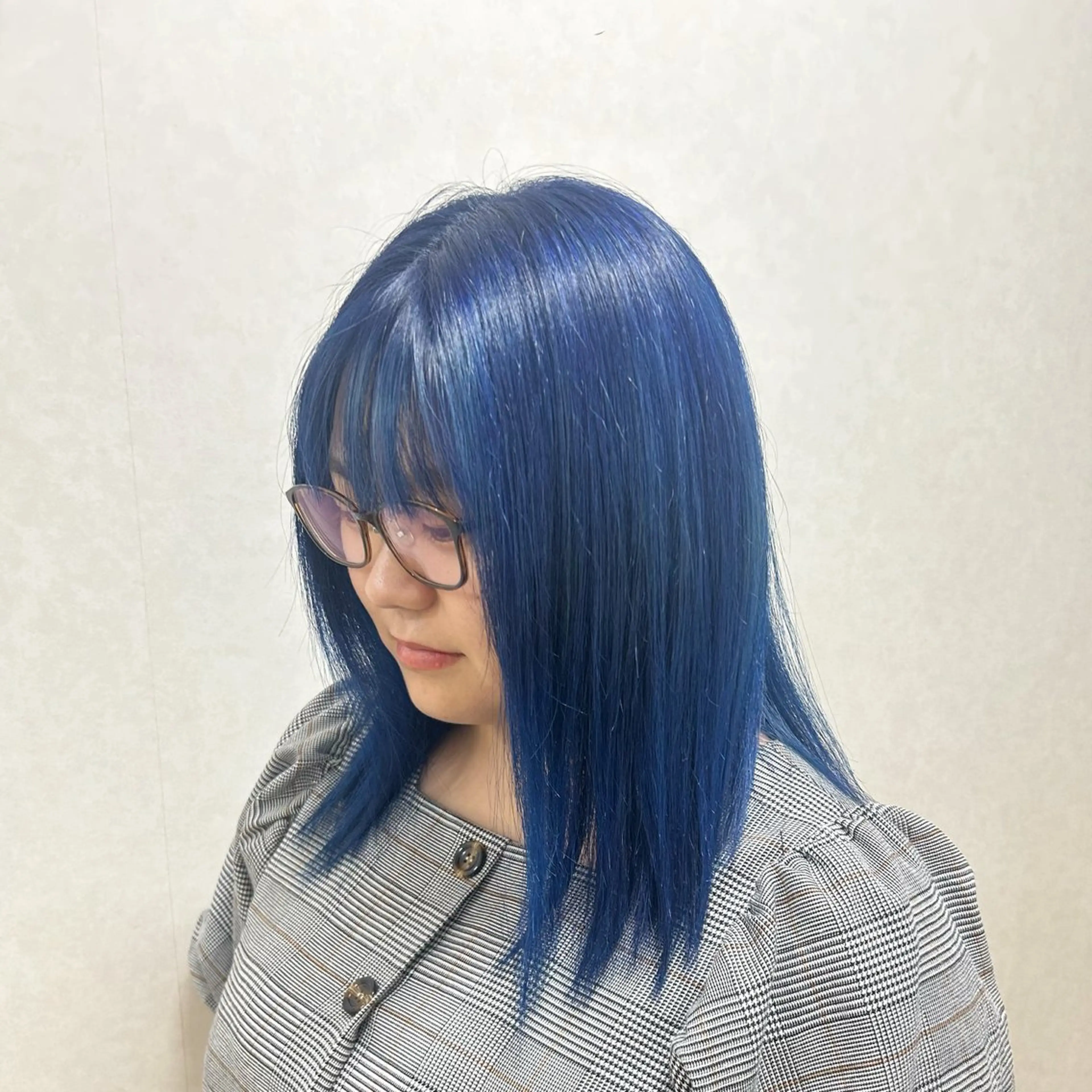 カラー ブリーチ ブルーカラー レナークウィズ　北川 愛璃のヘアスタイル