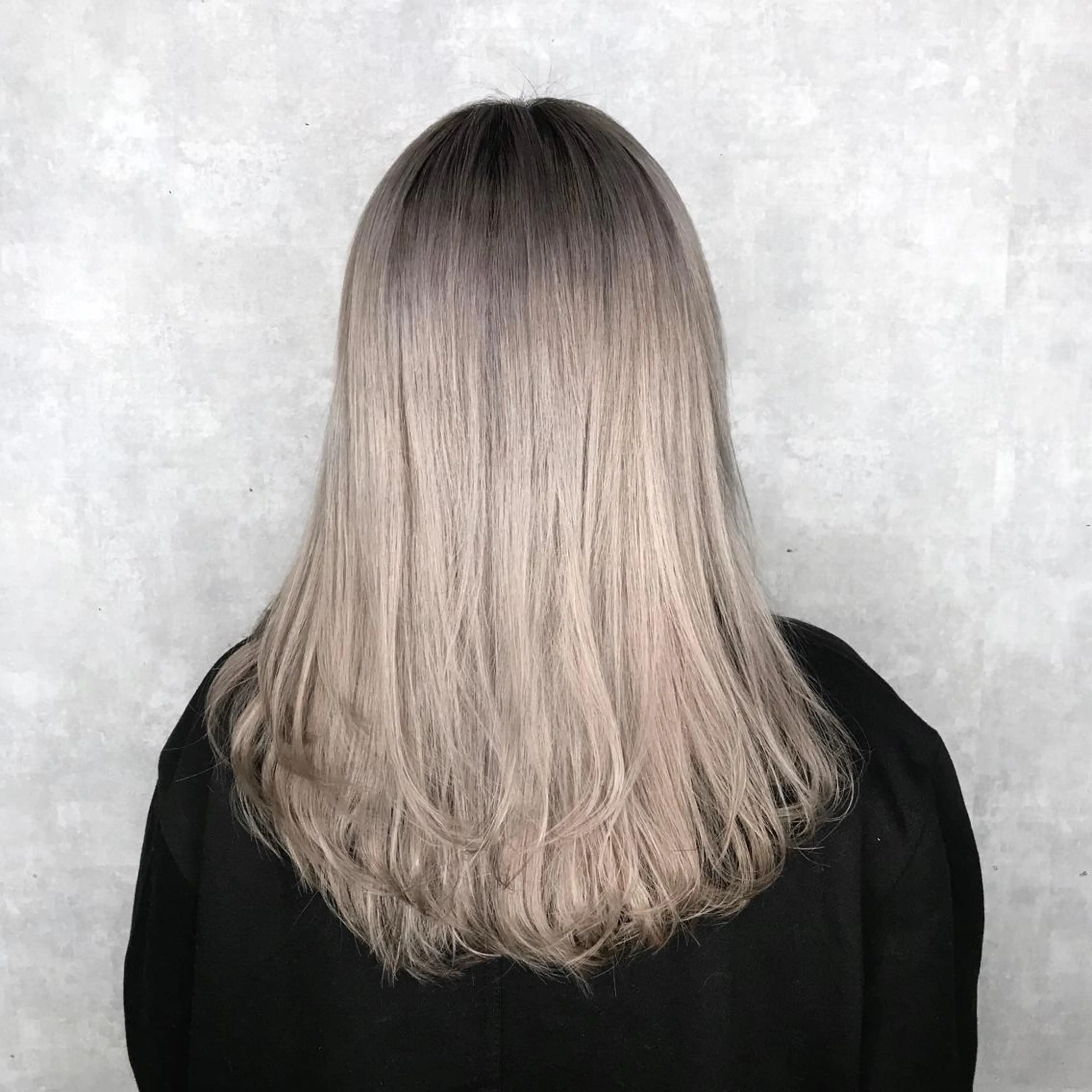 ロング カラー アッシュ ブリーチ ホワイトアッシュ ヨシンモリ ムルギョル巻き サロウィン所属・K-POP好き美容師 🇰🇷Kai.Yのヘアスタイル