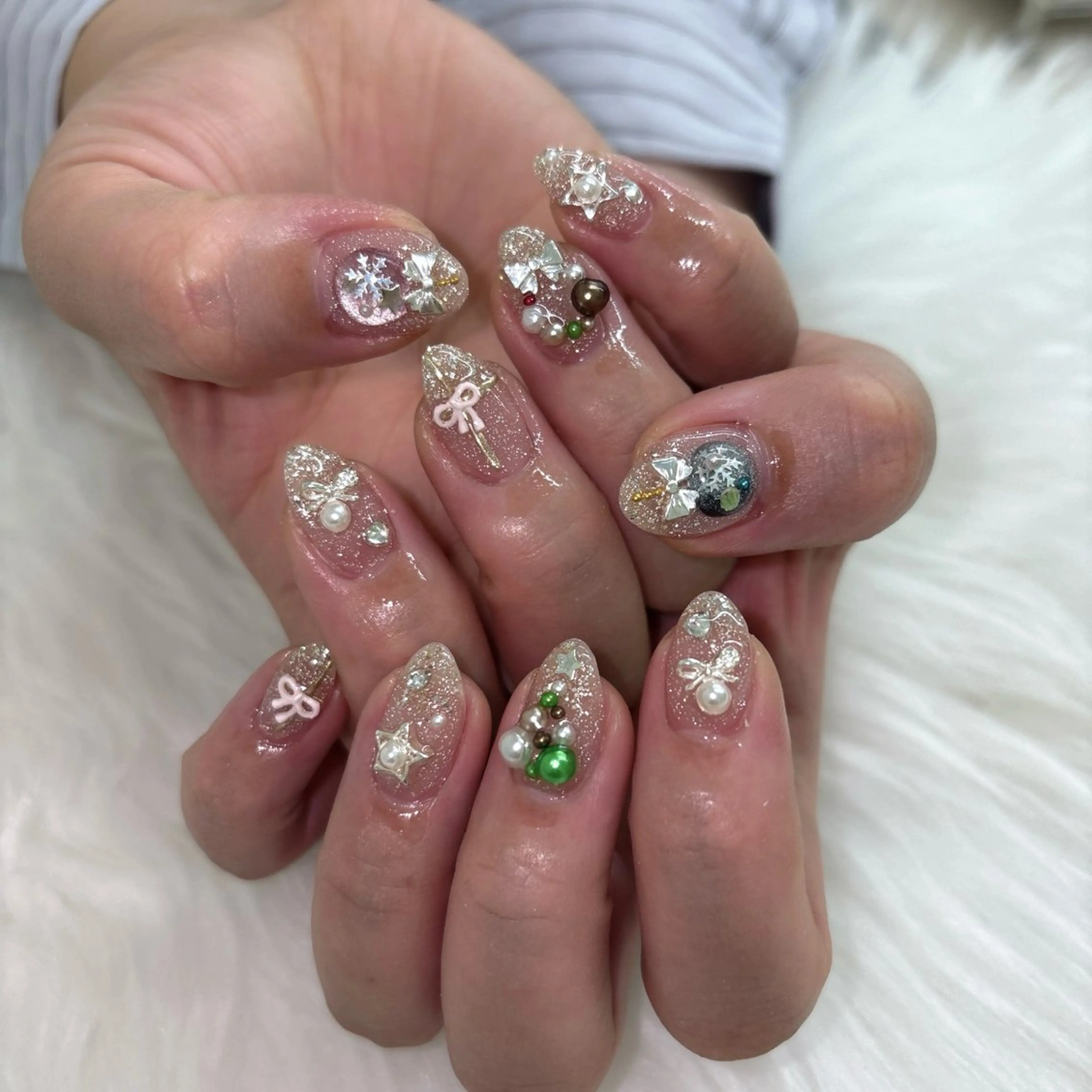 ネイル クリアネイル 冬ネイル クリスマス ハンドネイル adorable 〈Kurumi〉のネイルデザイン