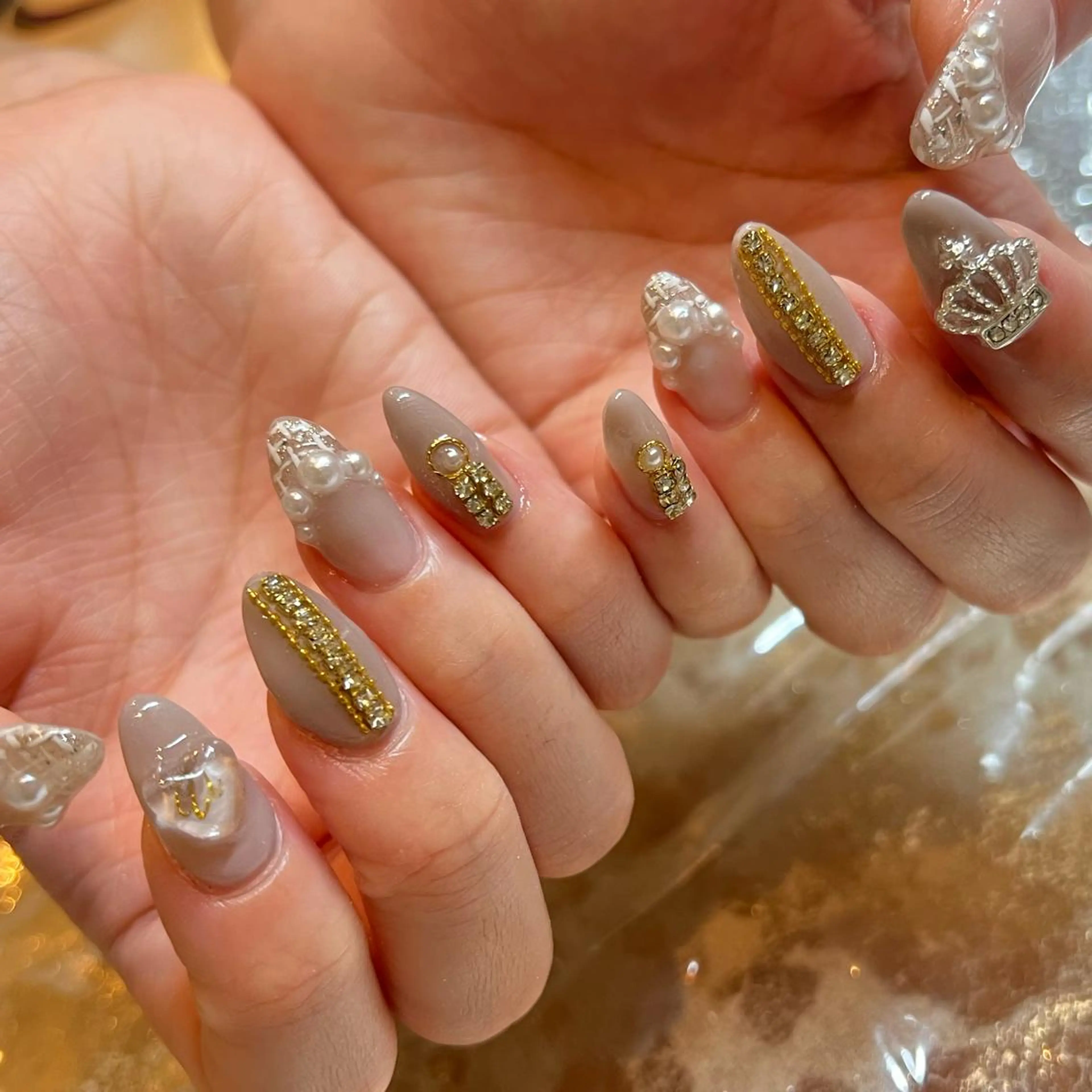 ミディアム ネイル キラキラネイル ツイードネイル ハンドネイル H🌺 NAILのネイルデザイン