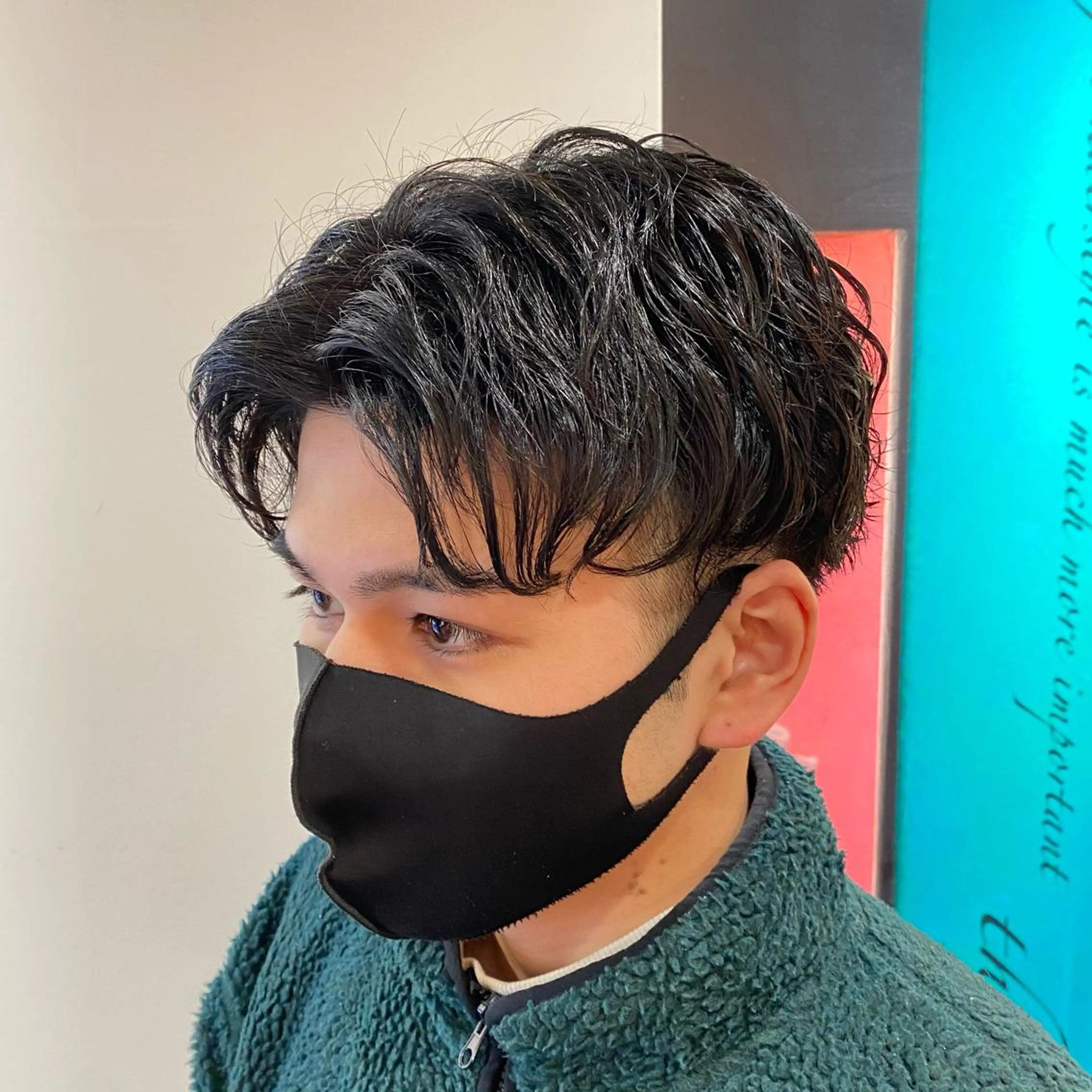 ショート パーマ メンズ センターパート メンズパーマ カット パーマ 橋本 琉磨のヘアスタイル