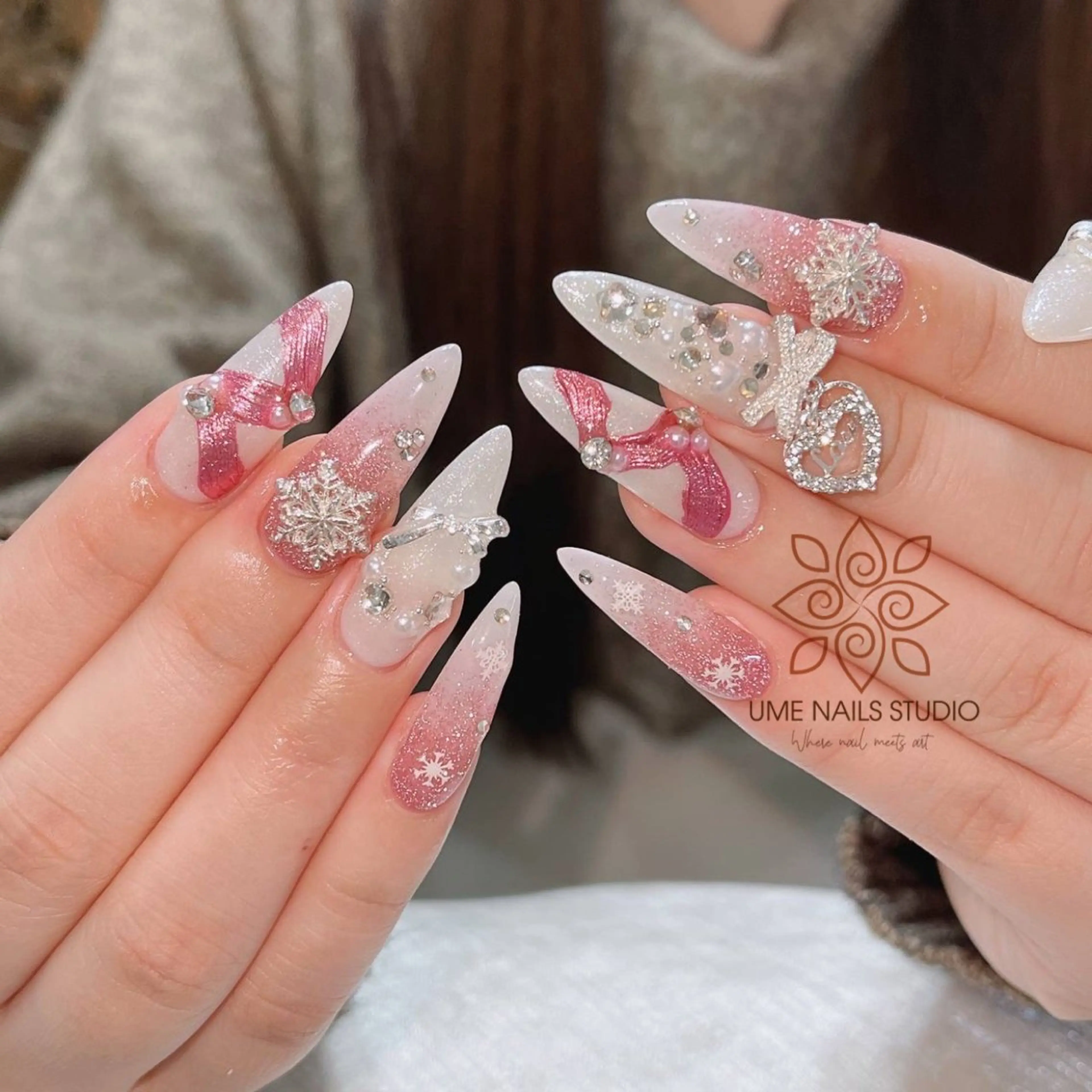 ネイル チークネイル クリアネイル ガーリー キラキラネイル 韓国ネイル ハンドネイル Ume Nail Studioのネイルデザイン